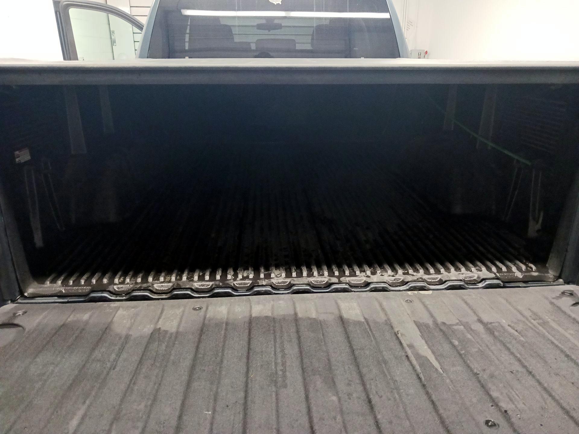 Thumbnail: 2019 Chevrolet Silverado 1500 - 18