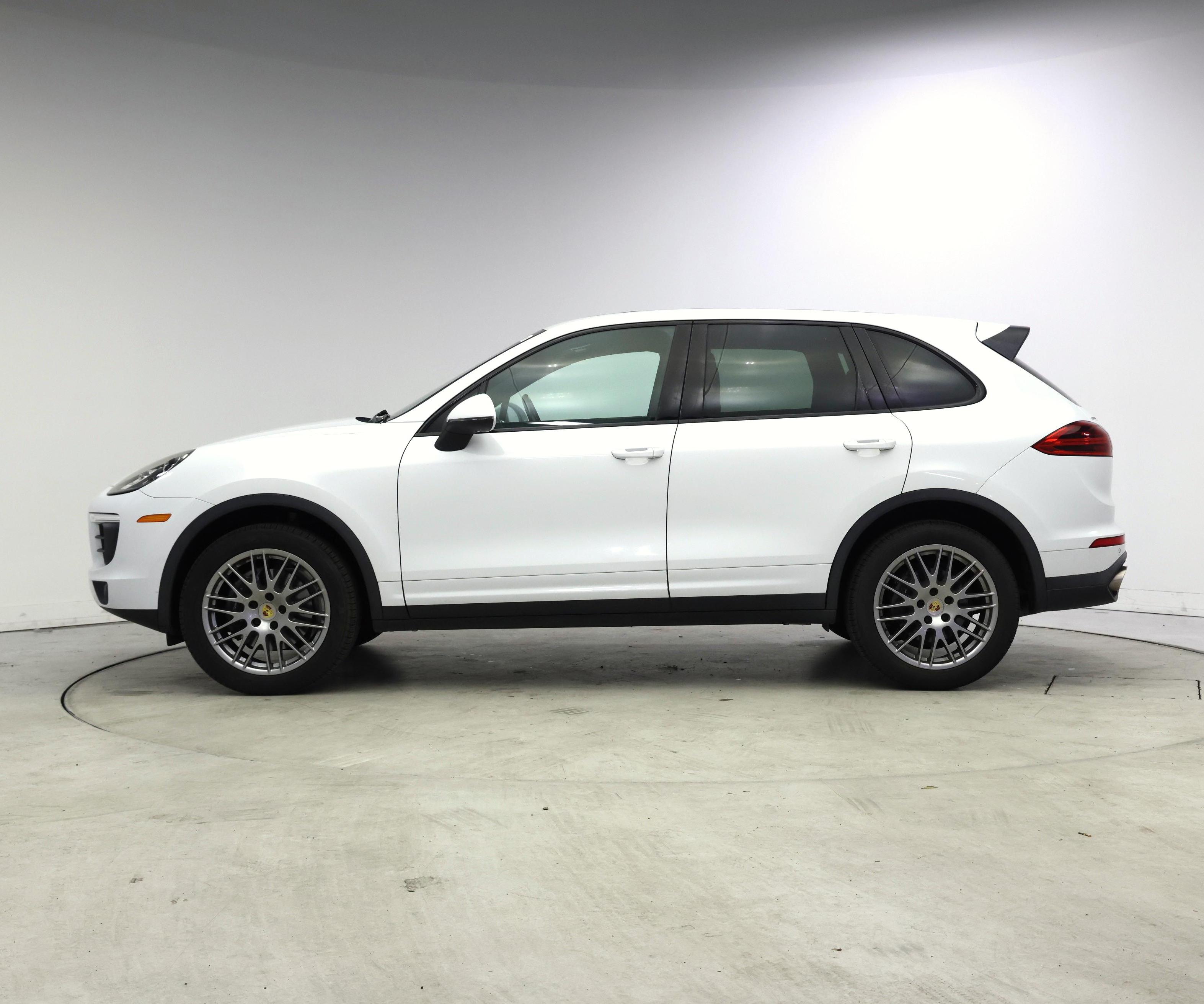 Thumbnail: 2017 Porsche Cayenne - 3