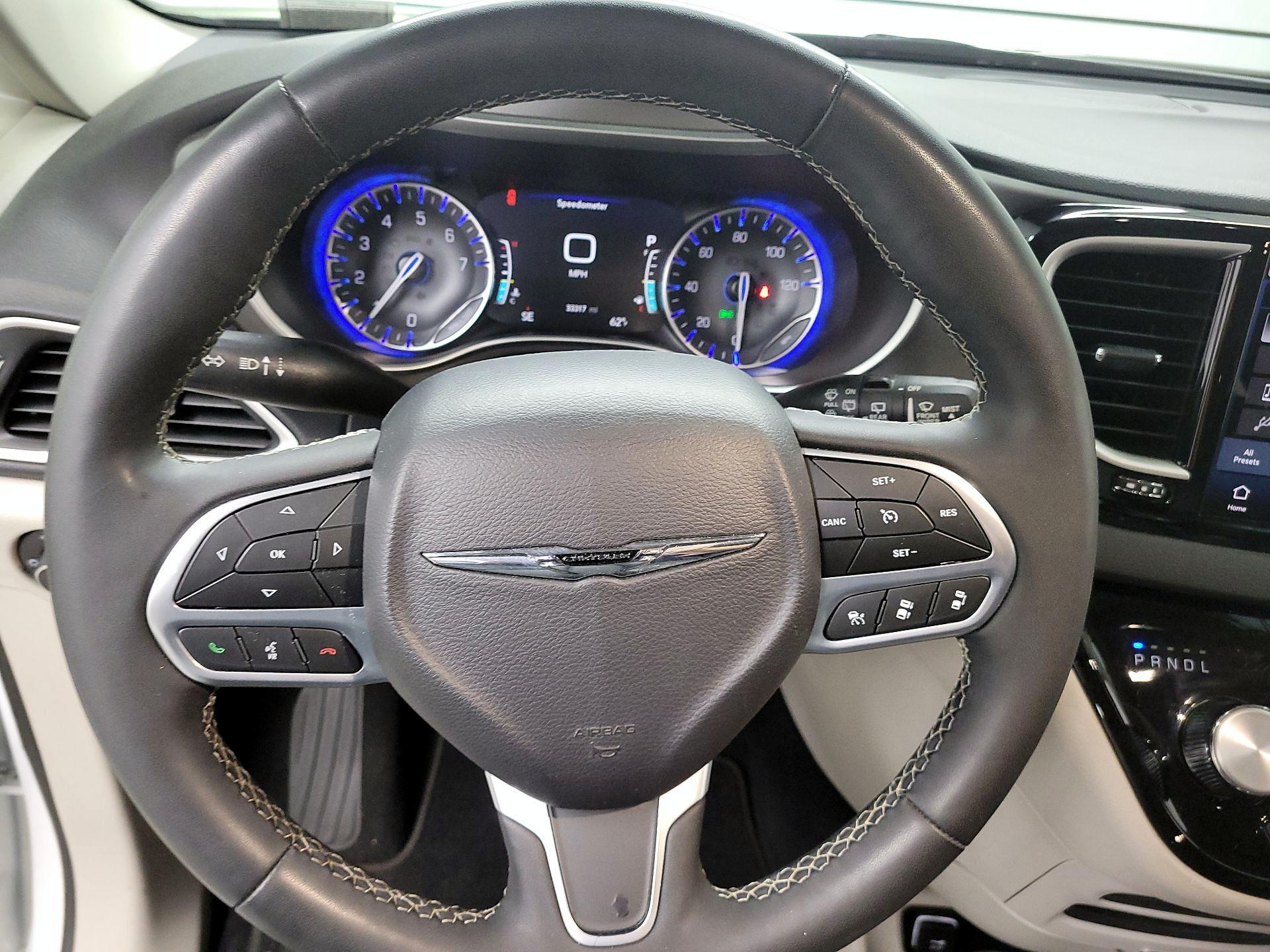 Thumbnail: 2023 Chrysler Pacifica - 10