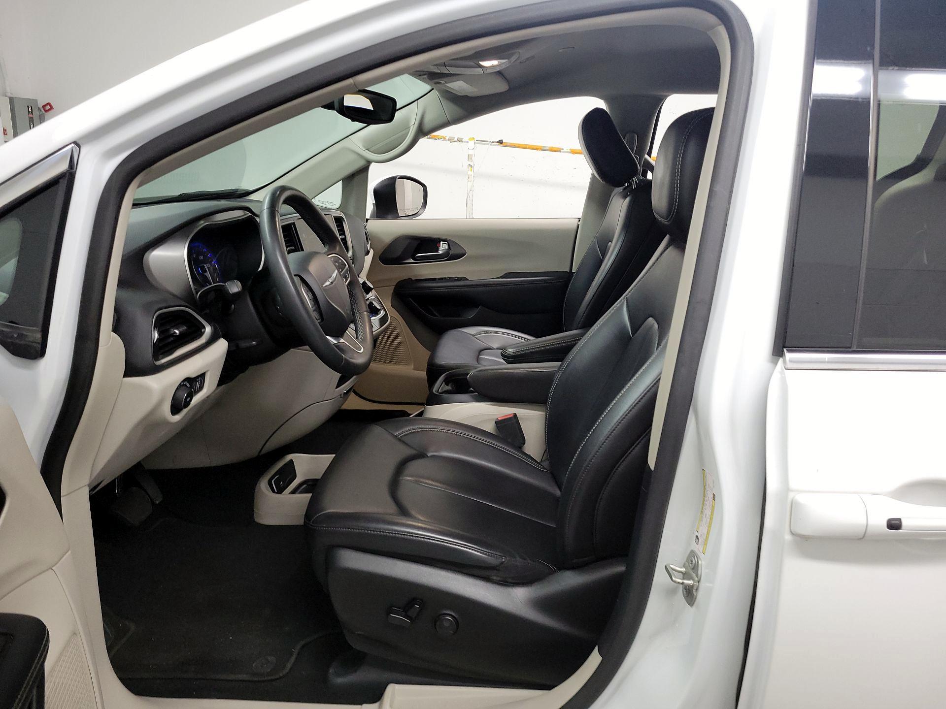 Thumbnail: 2023 Chrysler Pacifica - 11