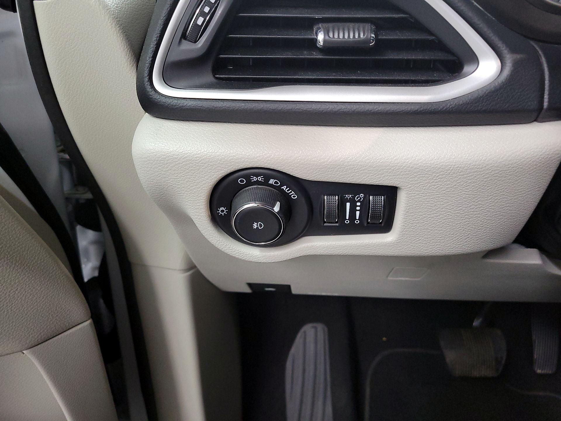 Thumbnail: 2023 Chrysler Pacifica - 13