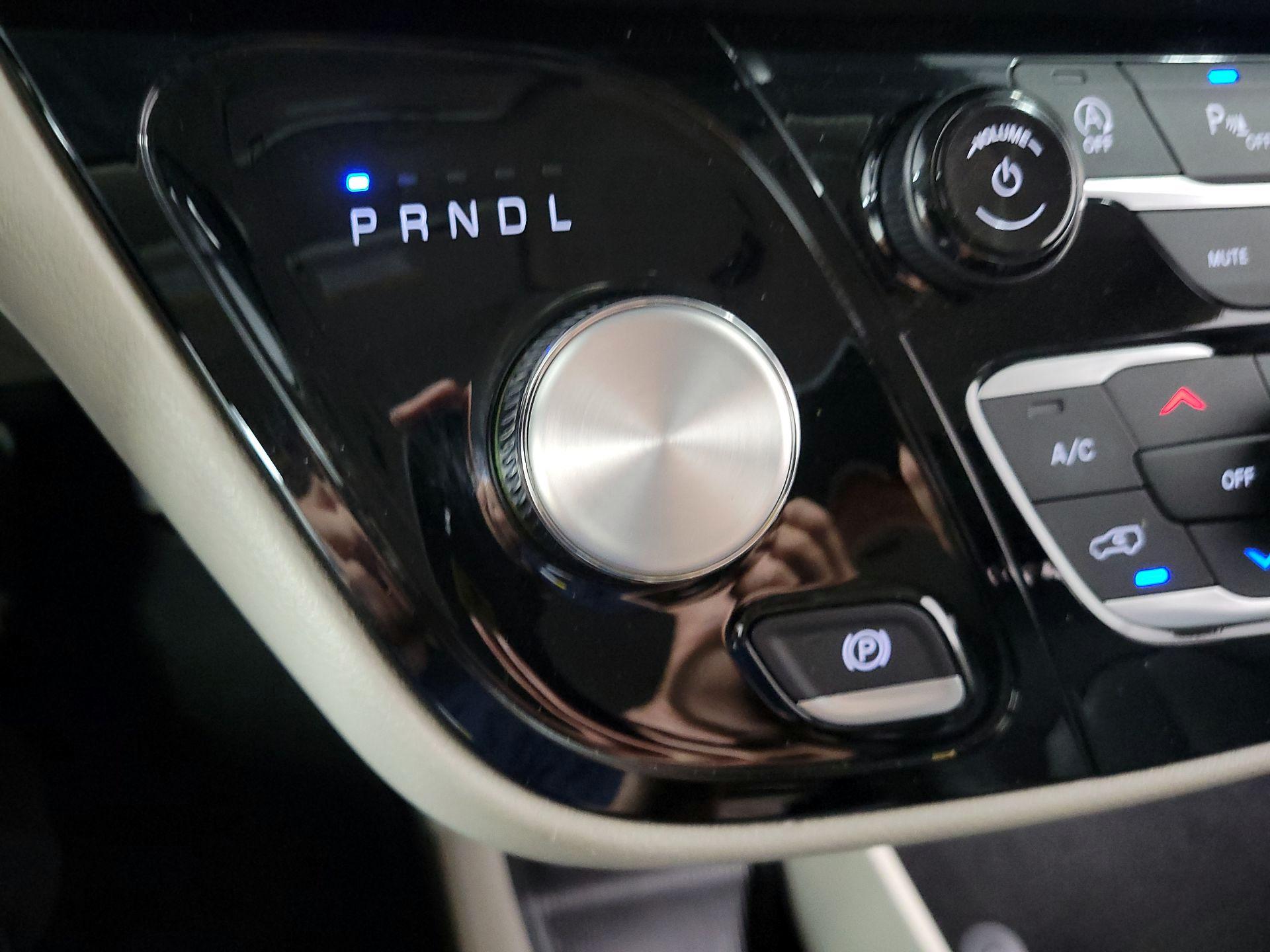 Thumbnail: 2023 Chrysler Pacifica - 17