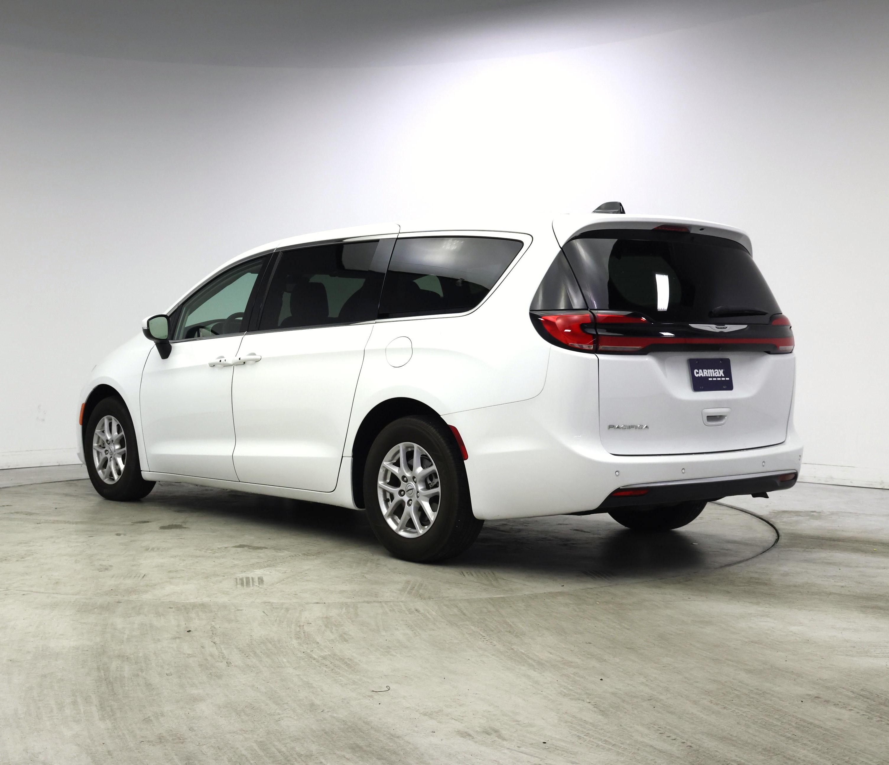 Thumbnail: 2023 Chrysler Pacifica - 2