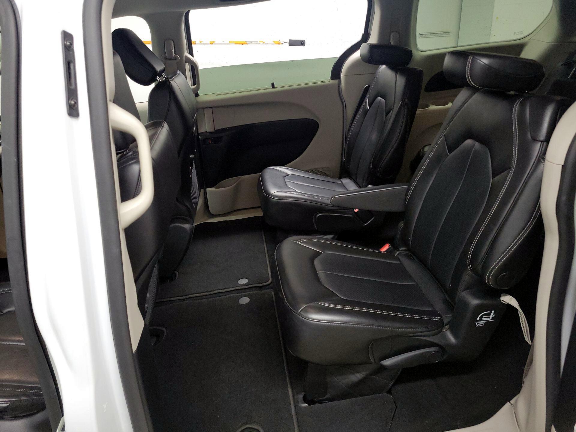 Thumbnail: 2023 Chrysler Pacifica - 19