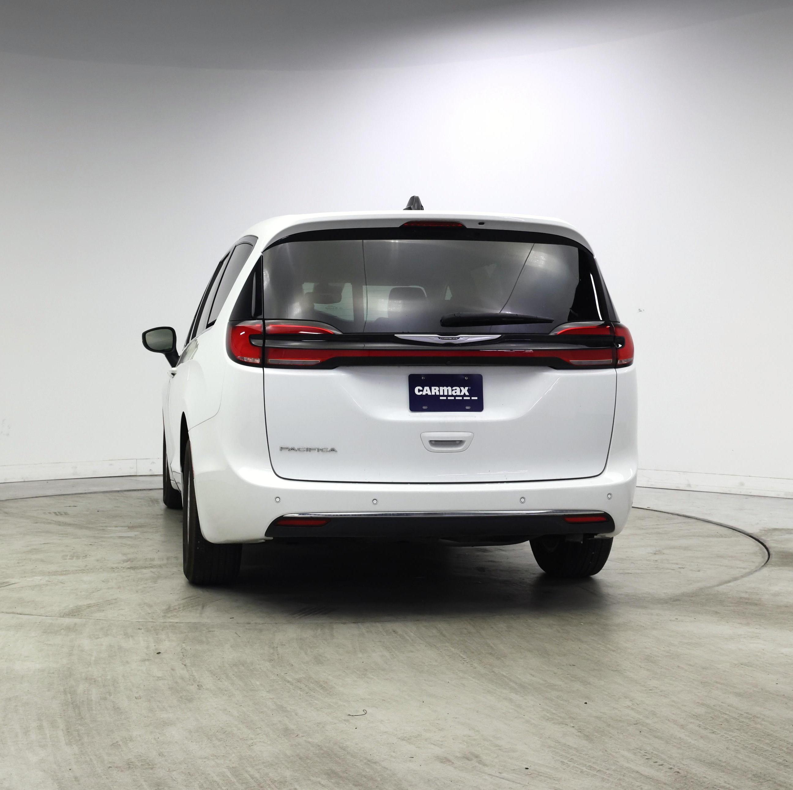 Thumbnail: 2023 Chrysler Pacifica - 6