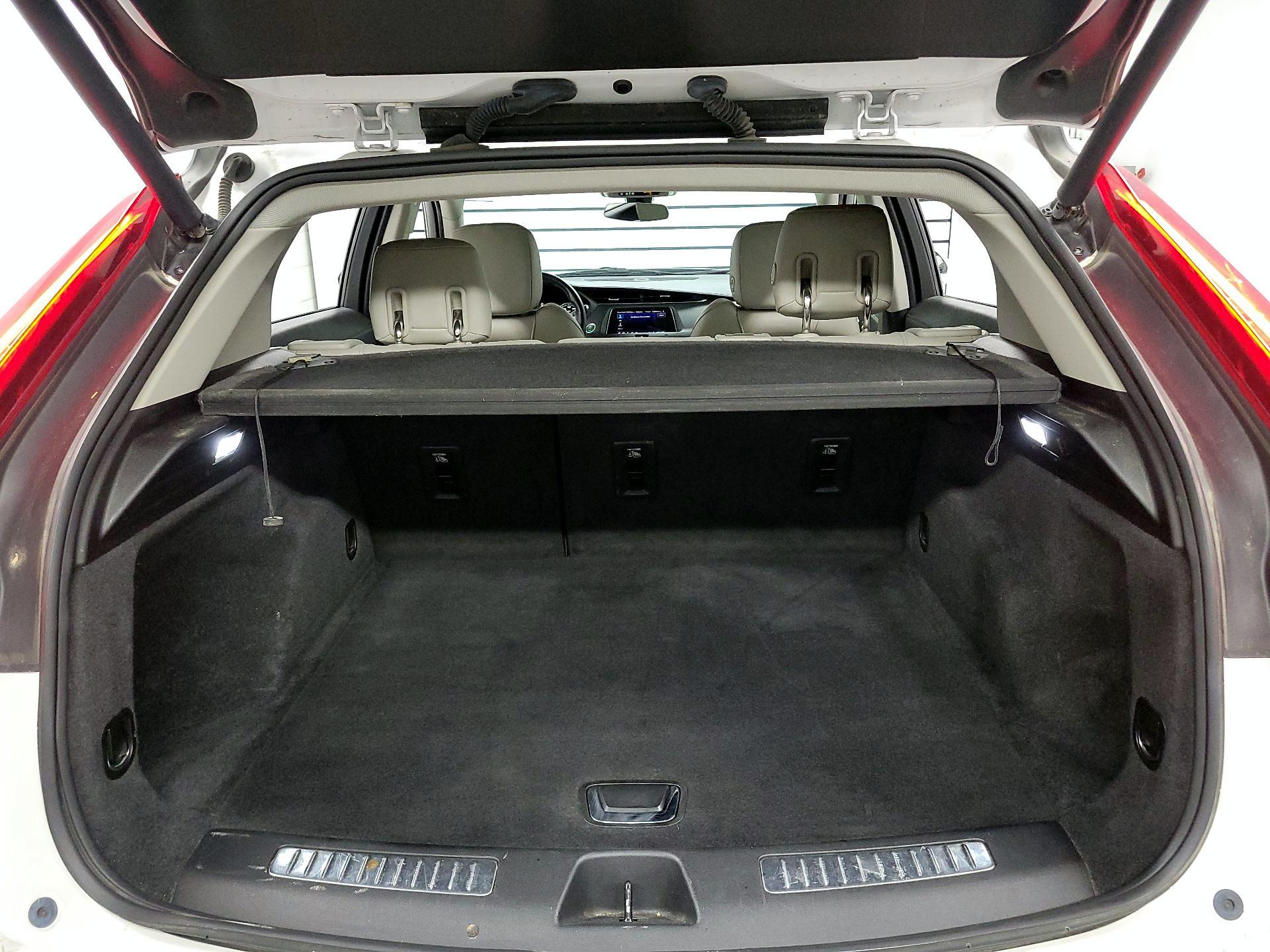 Thumbnail: 2019 Cadillac XT4 - 18