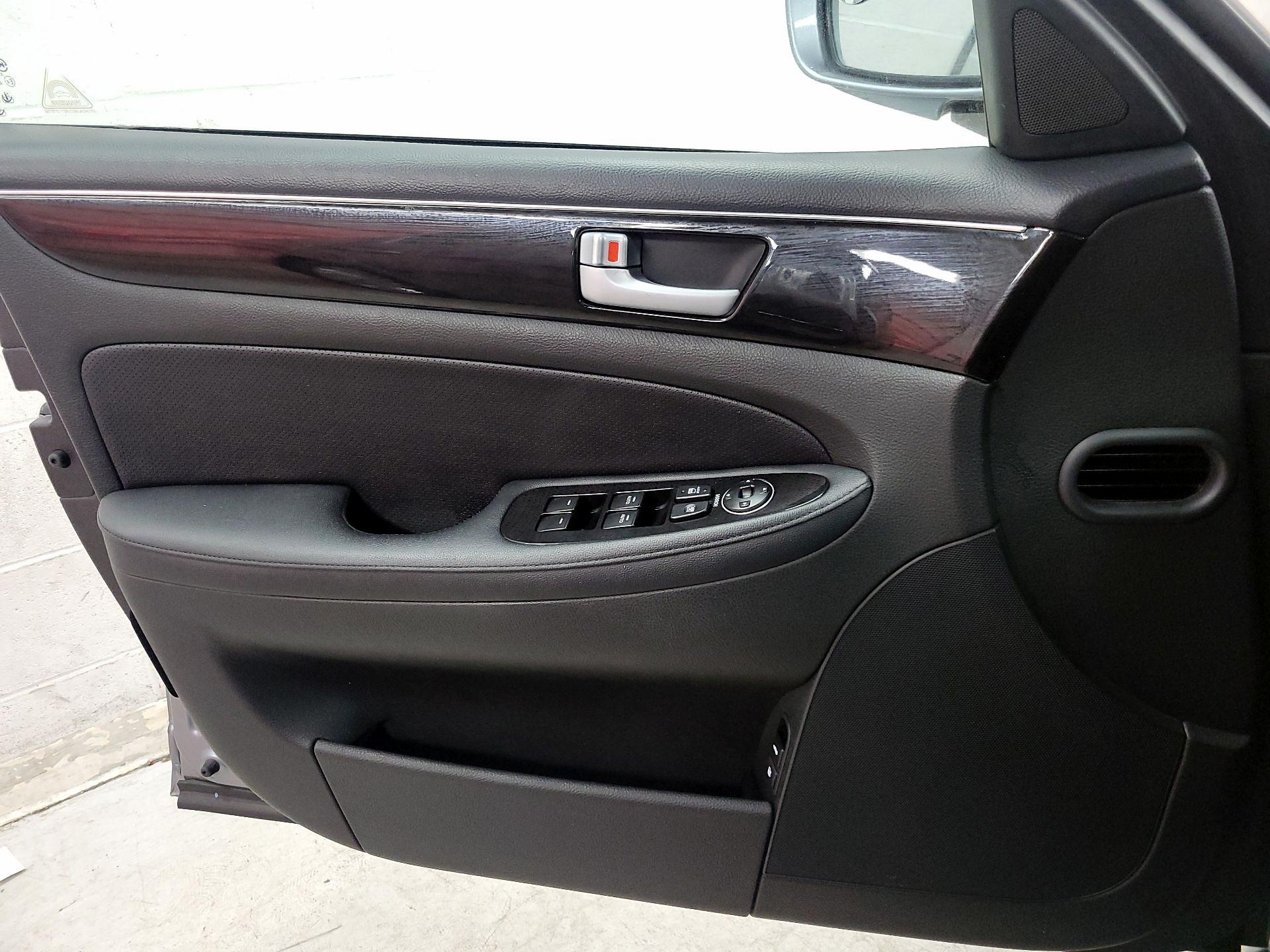 Thumbnail: 2014 Hyundai Genesis - 10