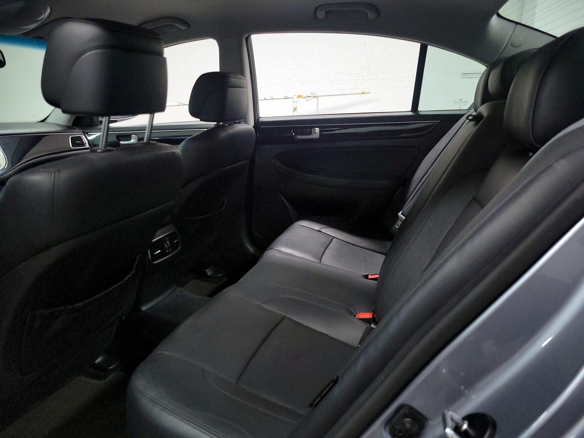 Thumbnail: 2014 Hyundai Genesis - 14