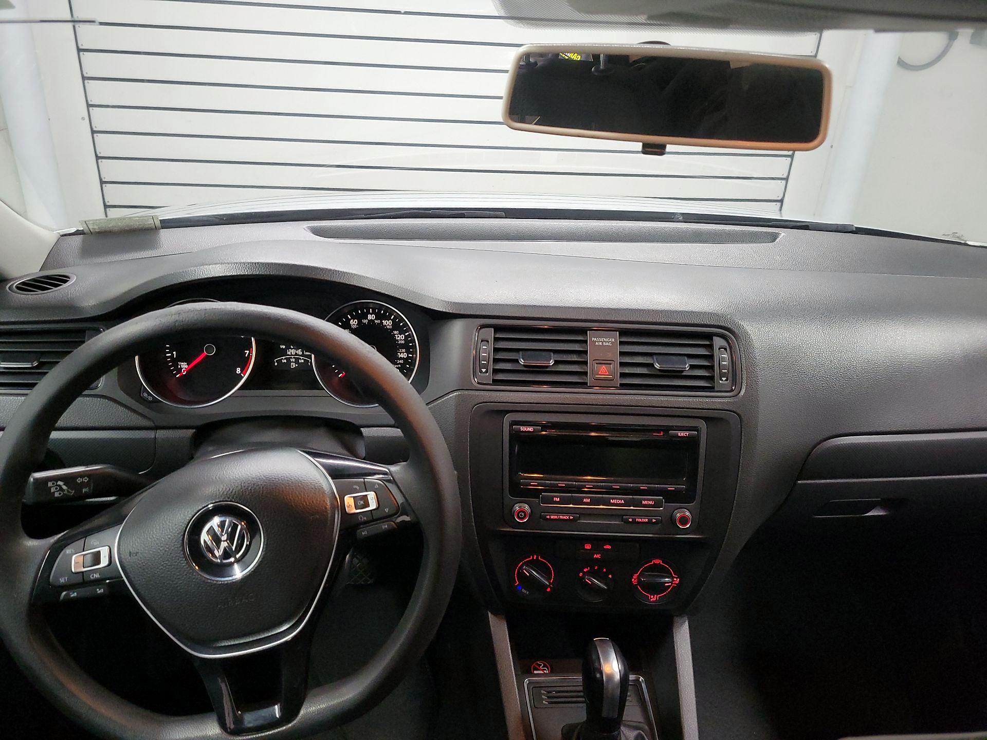 Thumbnail: 2015 Volkswagen Jetta - 9