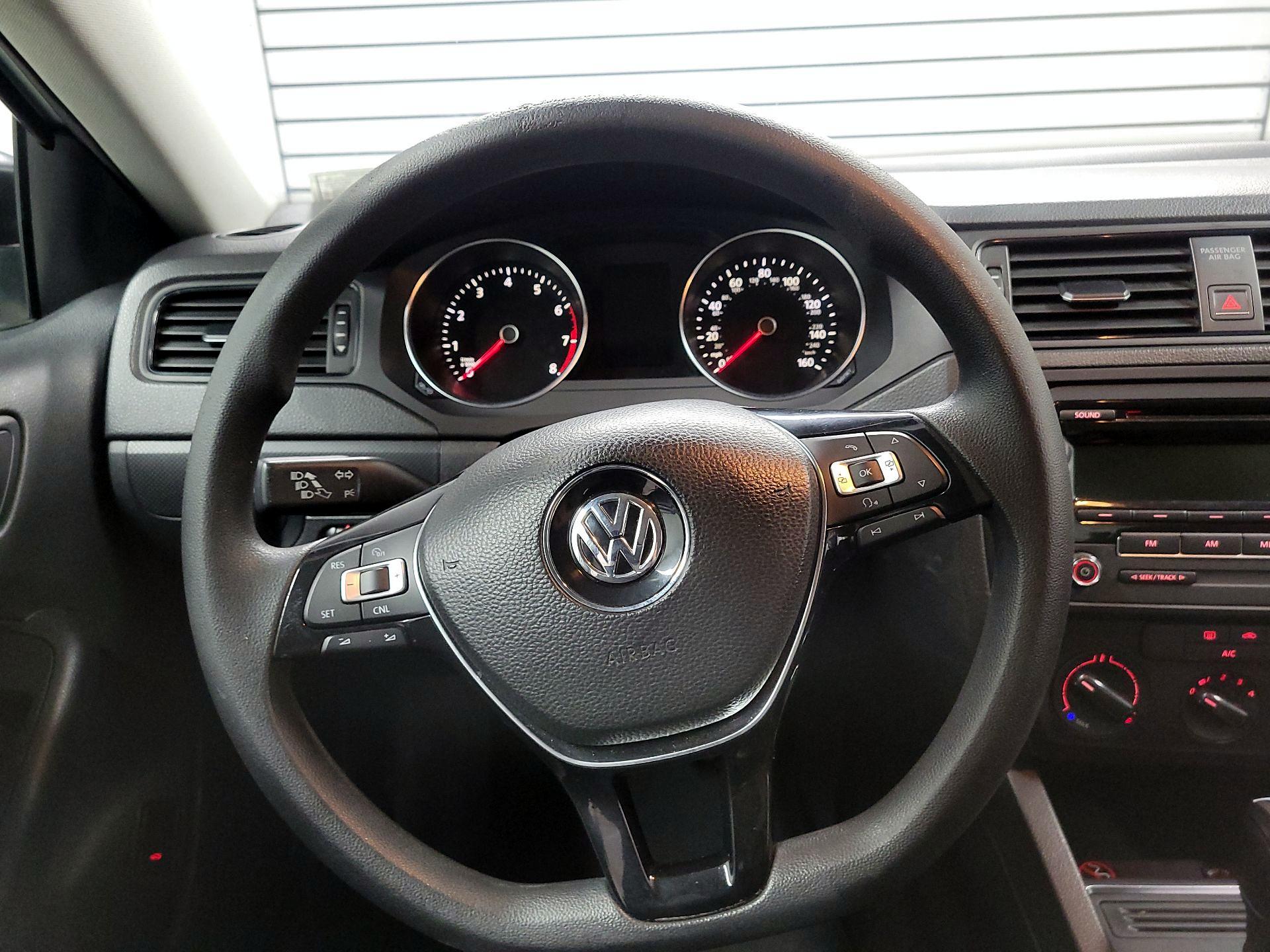 Thumbnail: 2015 Volkswagen Jetta - 10