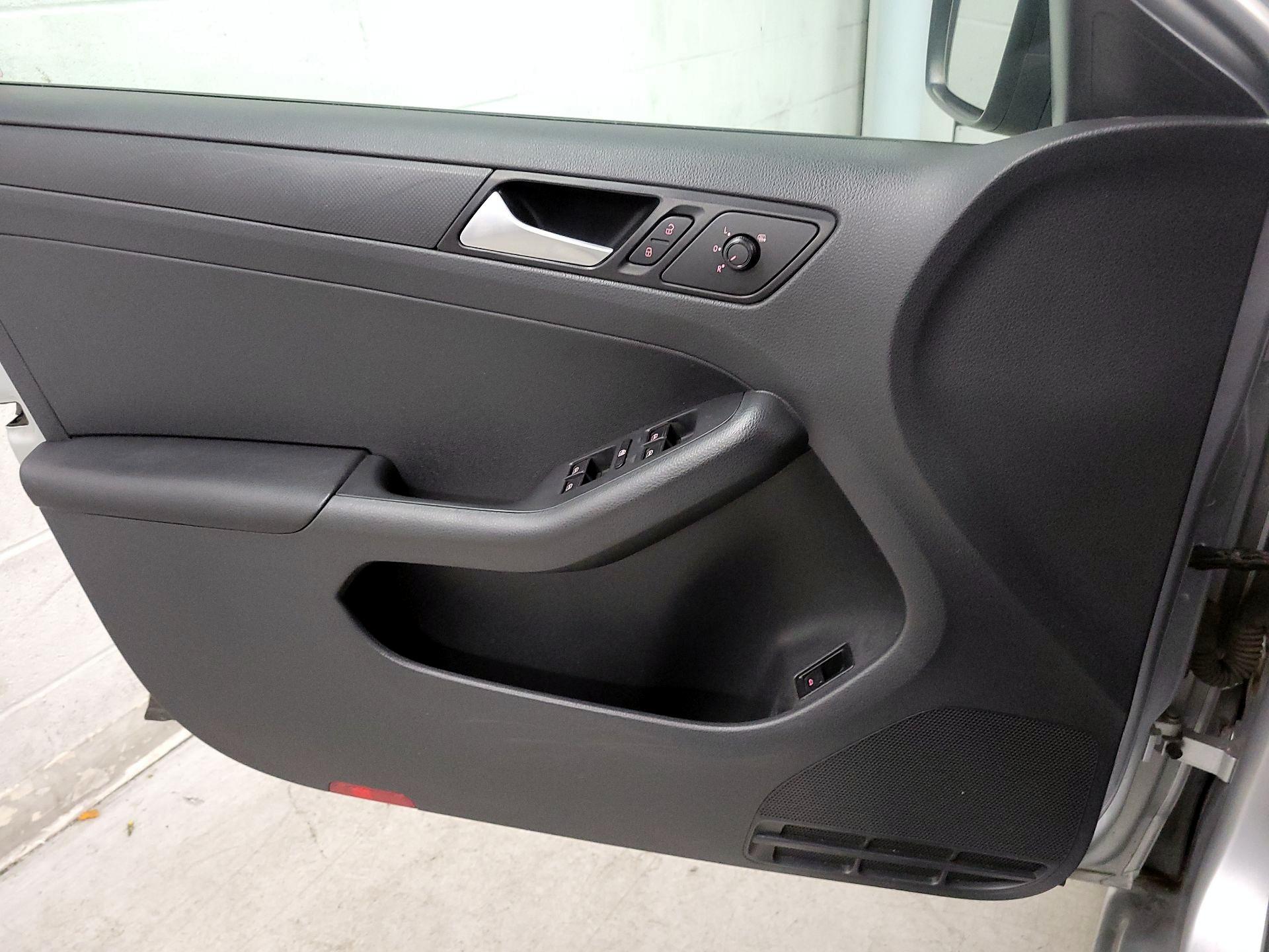 Thumbnail: 2015 Volkswagen Jetta - 12