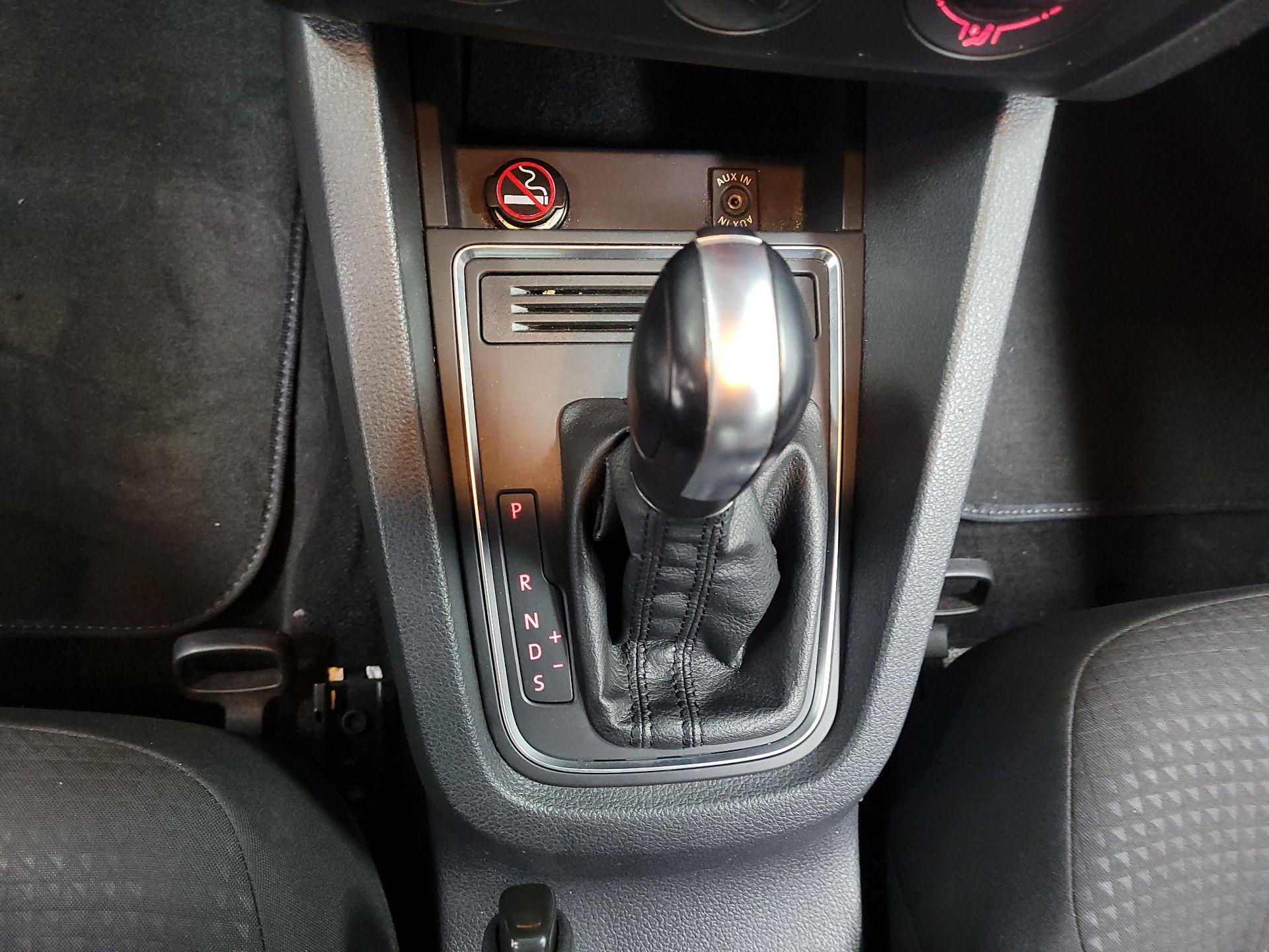 Thumbnail: 2015 Volkswagen Jetta - 15