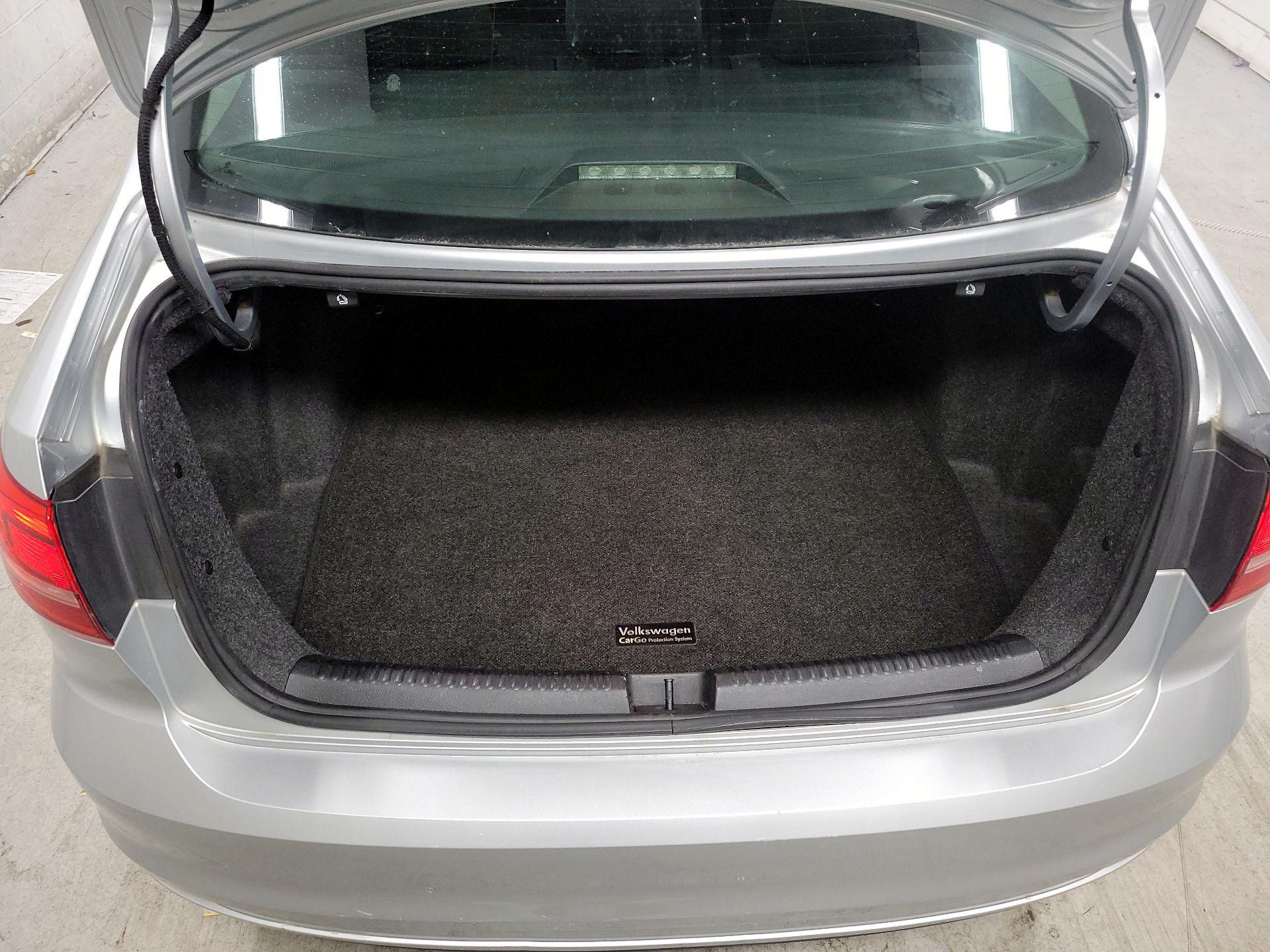 Thumbnail: 2015 Volkswagen Jetta - 16