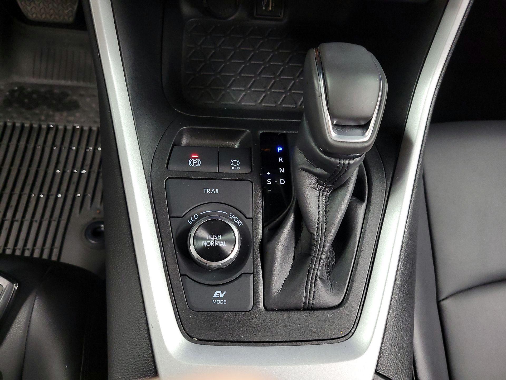 Thumbnail: 2024 Toyota RAV4 - 13