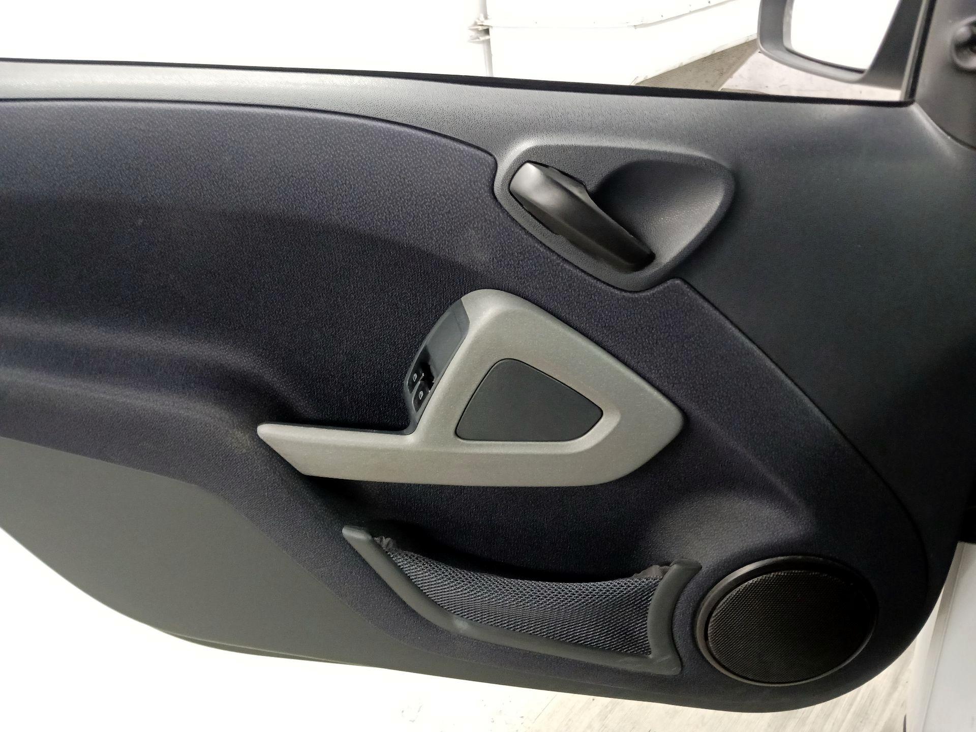 Thumbnail: 2015 smart fortwo - 10