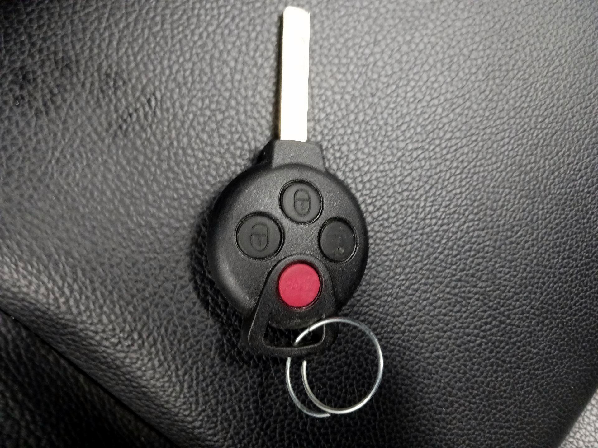 Thumbnail: 2015 smart fortwo - 16