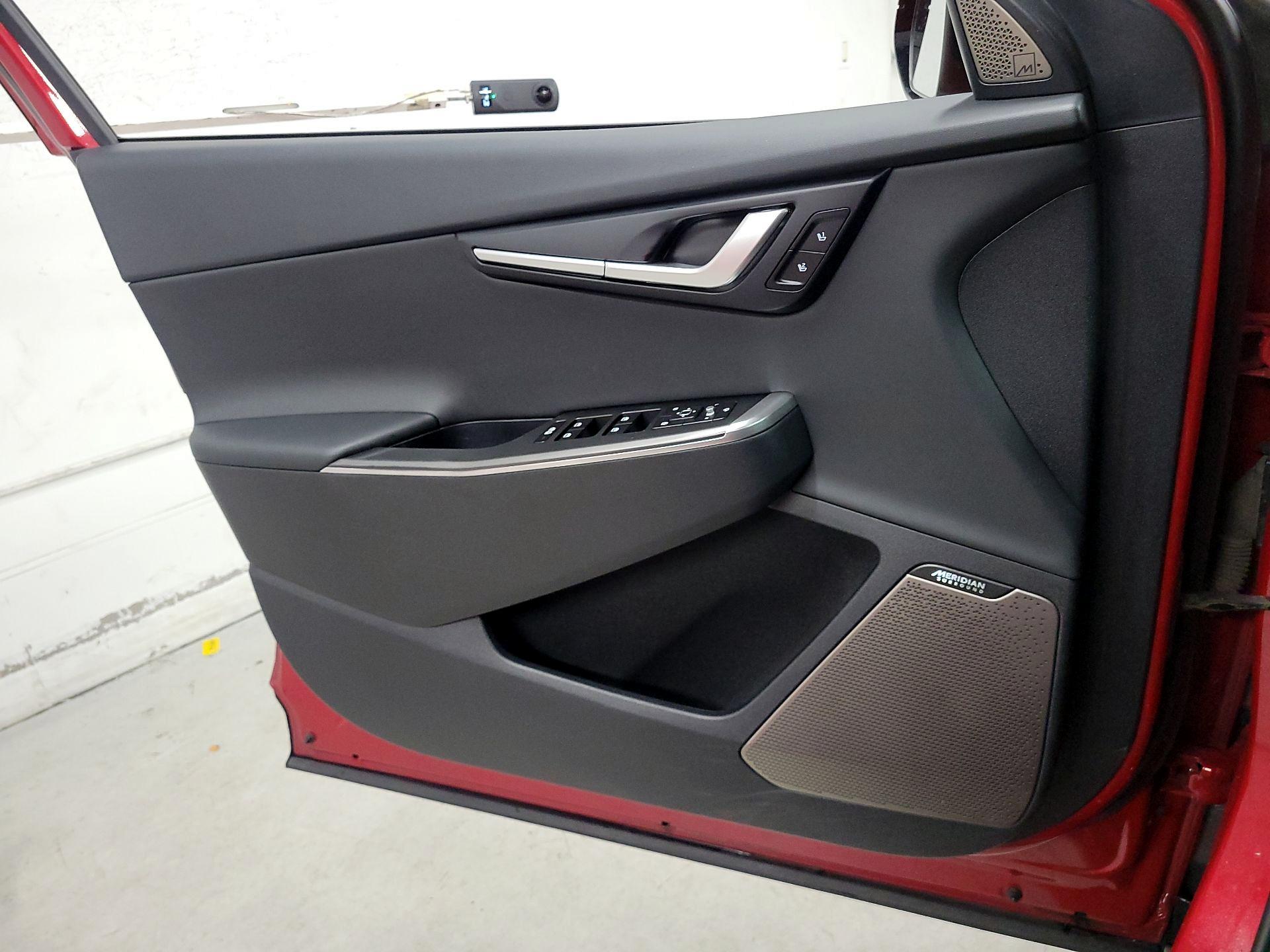 Thumbnail: 2022 Kia EV6 - 10