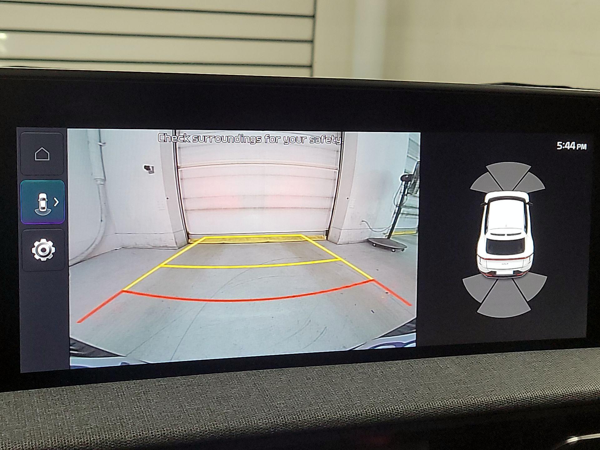 Thumbnail: 2022 Kia EV6 - 11