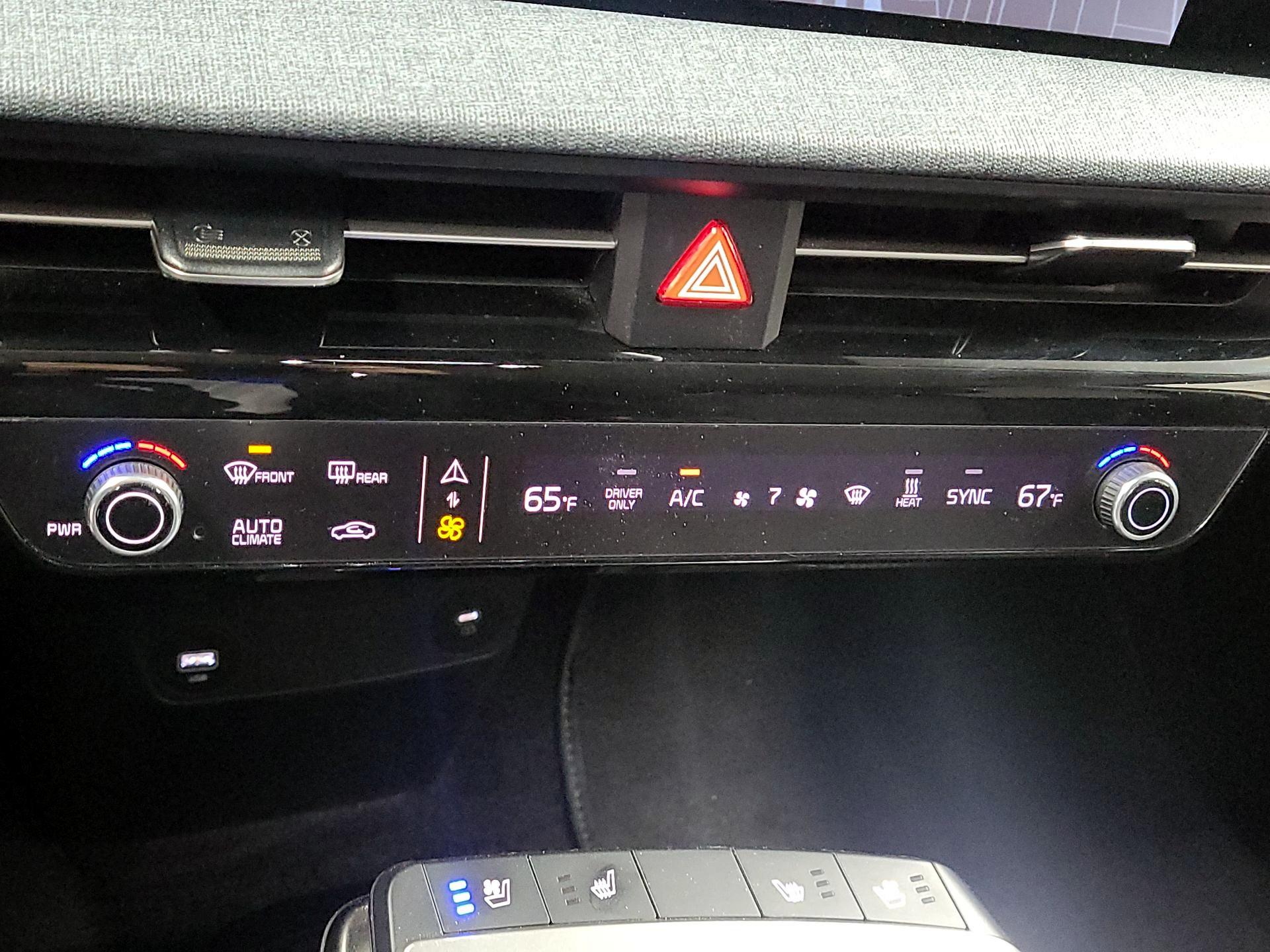 Thumbnail: 2022 Kia EV6 - 13