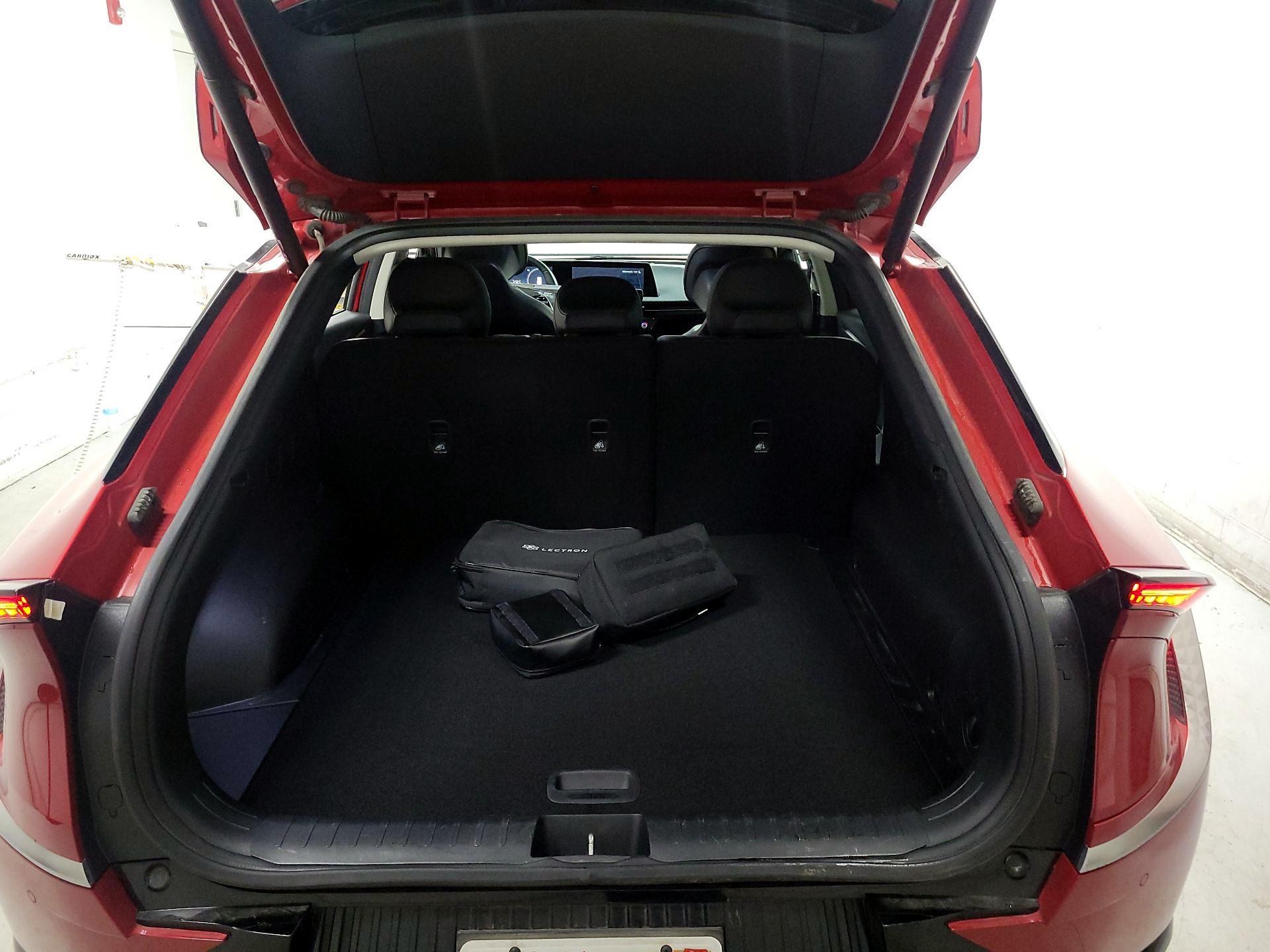 Thumbnail: 2022 Kia EV6 - 16