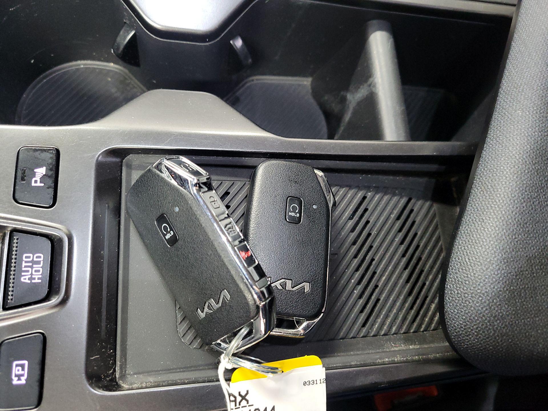 Thumbnail: 2022 Kia EV6 - 18