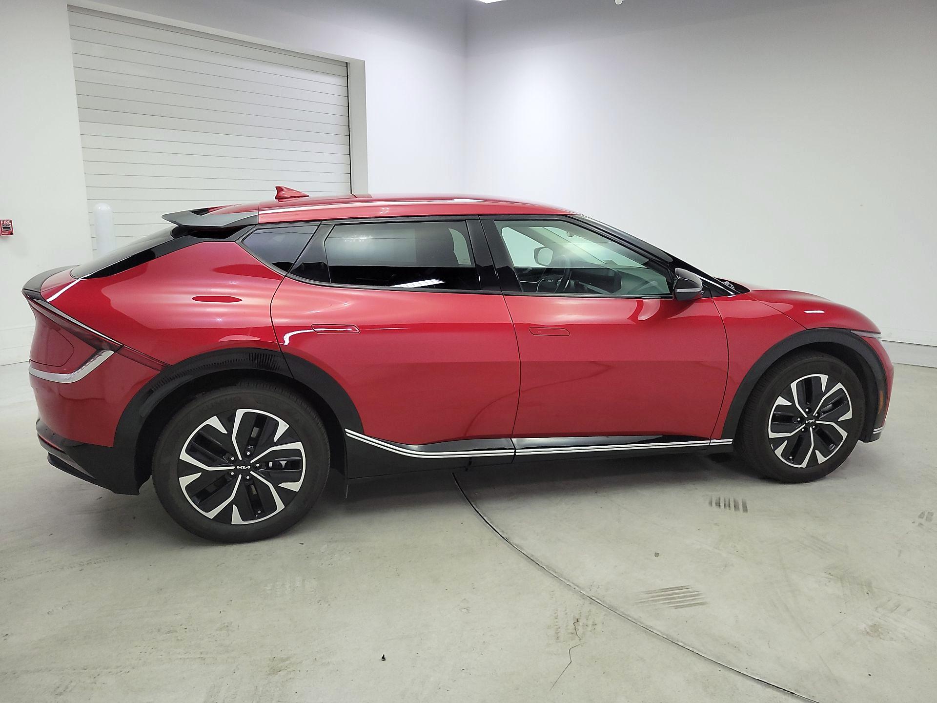 Thumbnail: 2022 Kia EV6 - 4