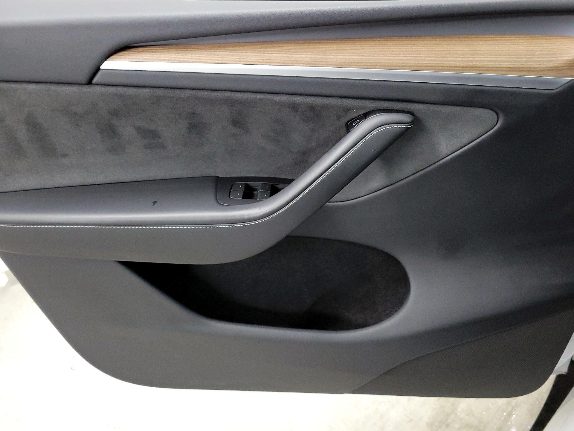 Thumbnail: 2023 Tesla Model Y - 12