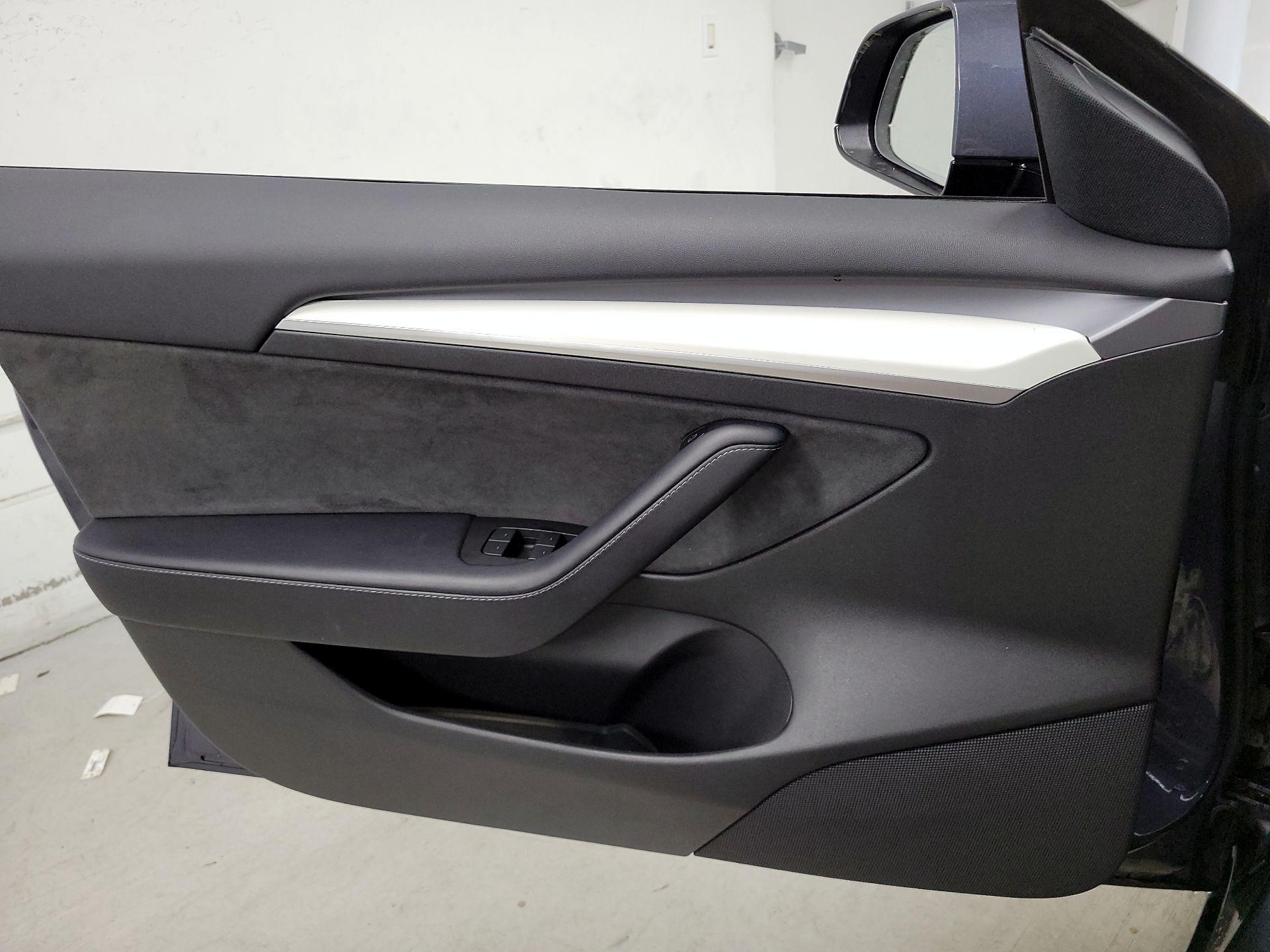 Thumbnail: 2022 Tesla Model 3 - 10