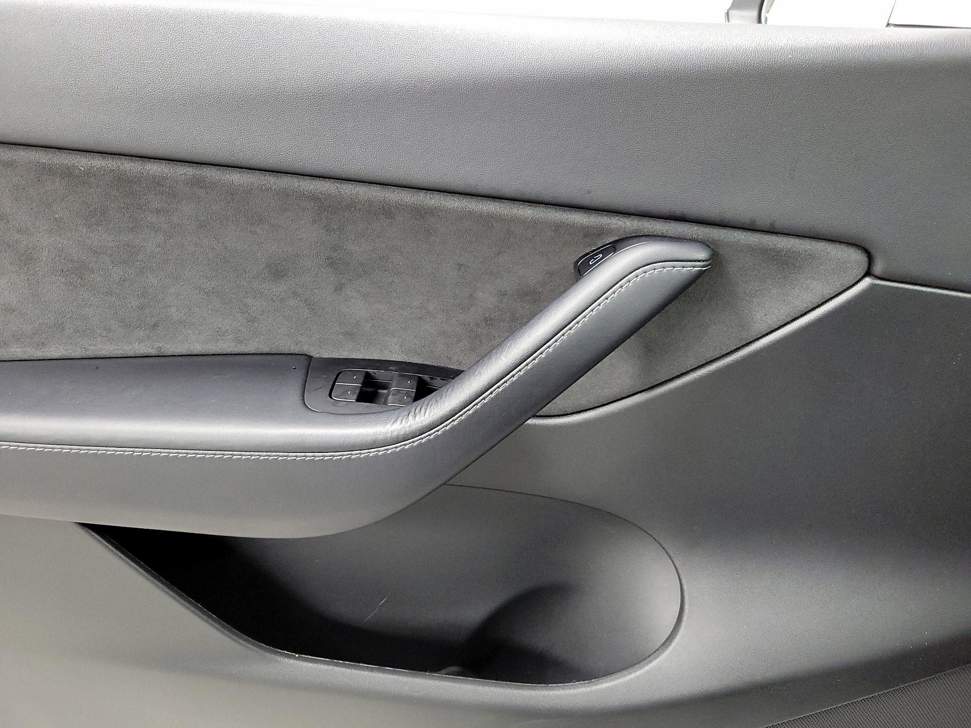 Thumbnail: 2022 Tesla Model Y - 10