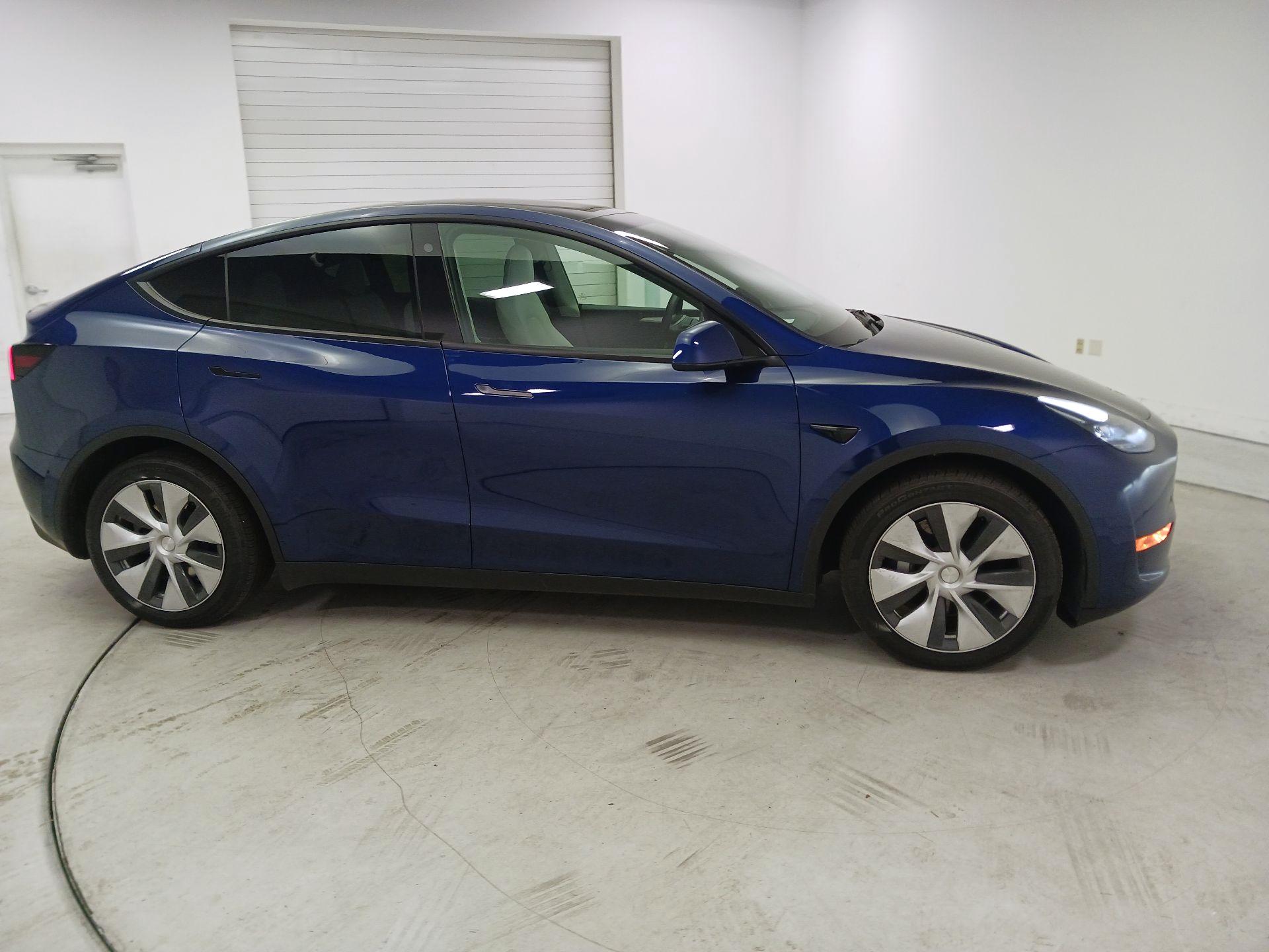 Thumbnail: 2023 Tesla Model Y - 4