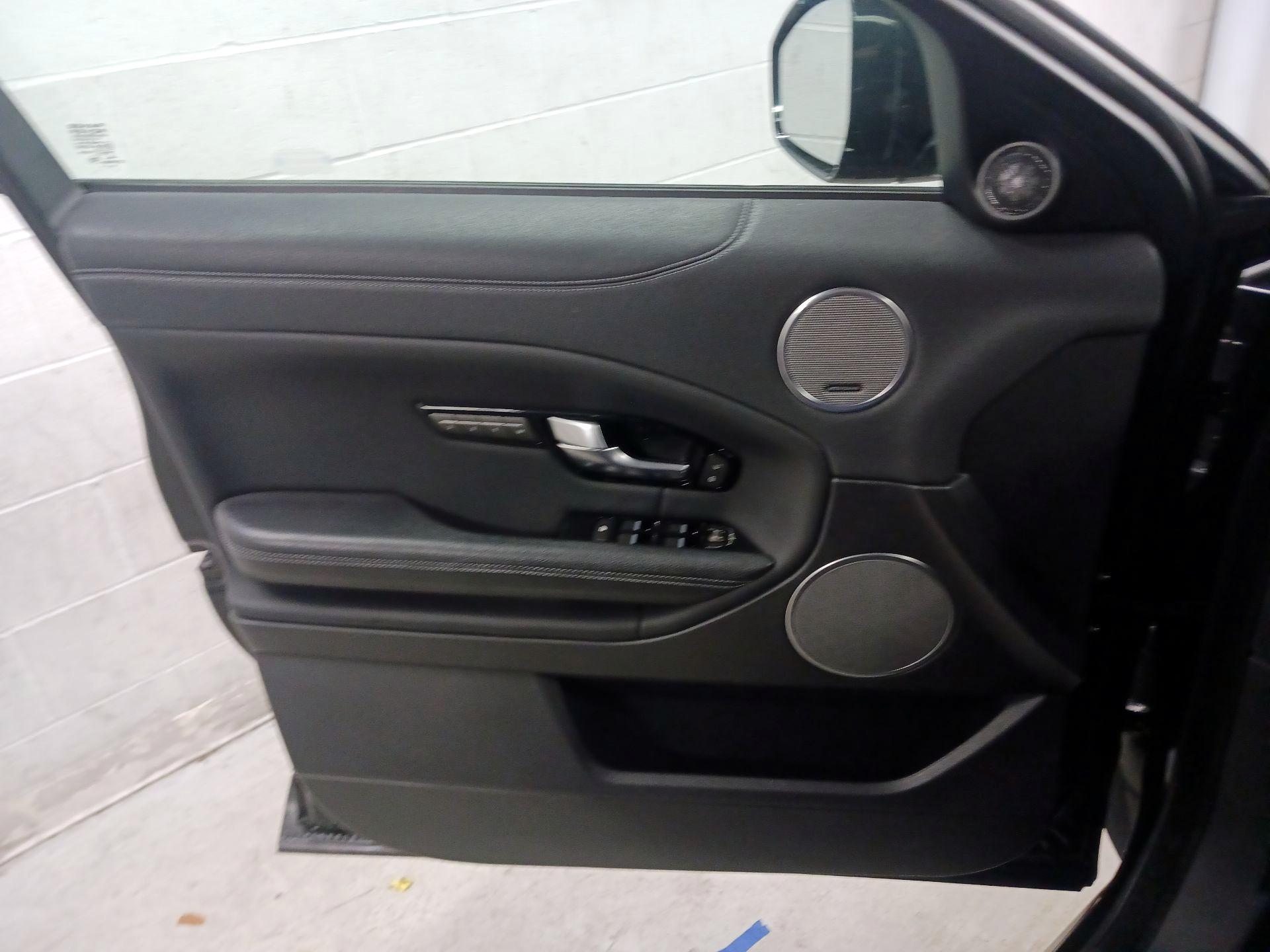 Thumbnail: 2019 Land Rover Range Rover Evoque - 10