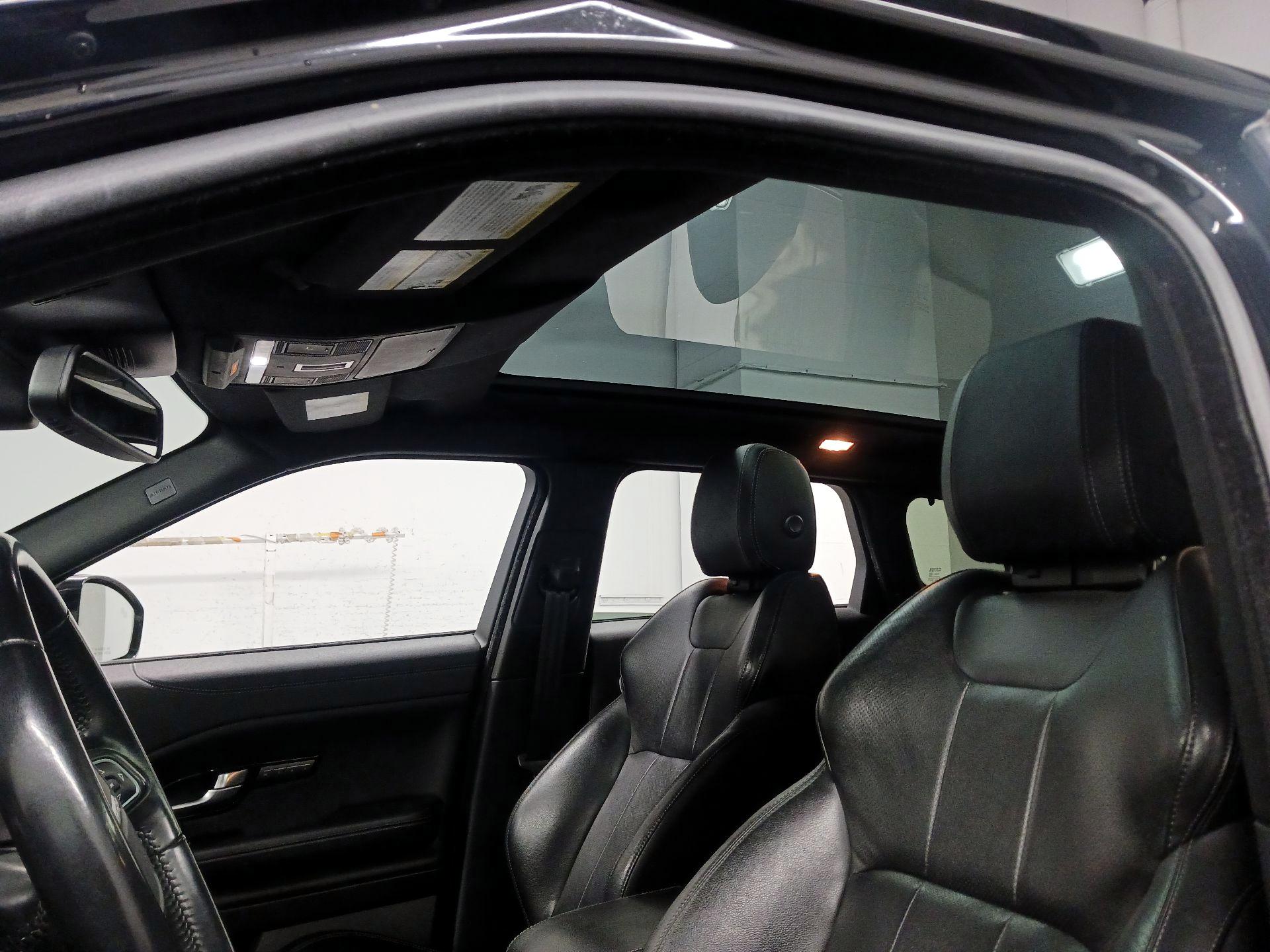 Thumbnail: 2019 Land Rover Range Rover Evoque - 18