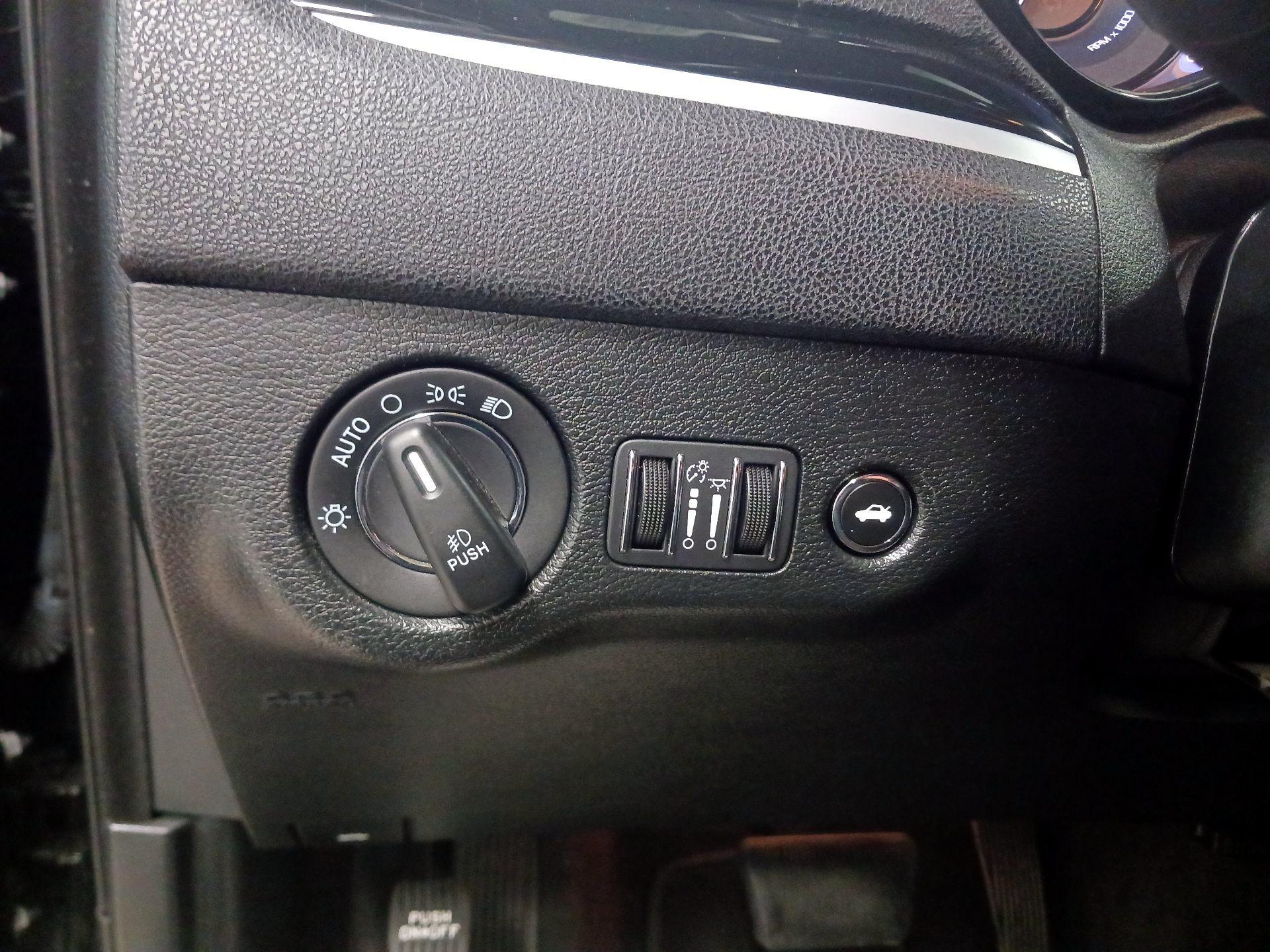 Thumbnail: 2018 Chrysler 300 - 11