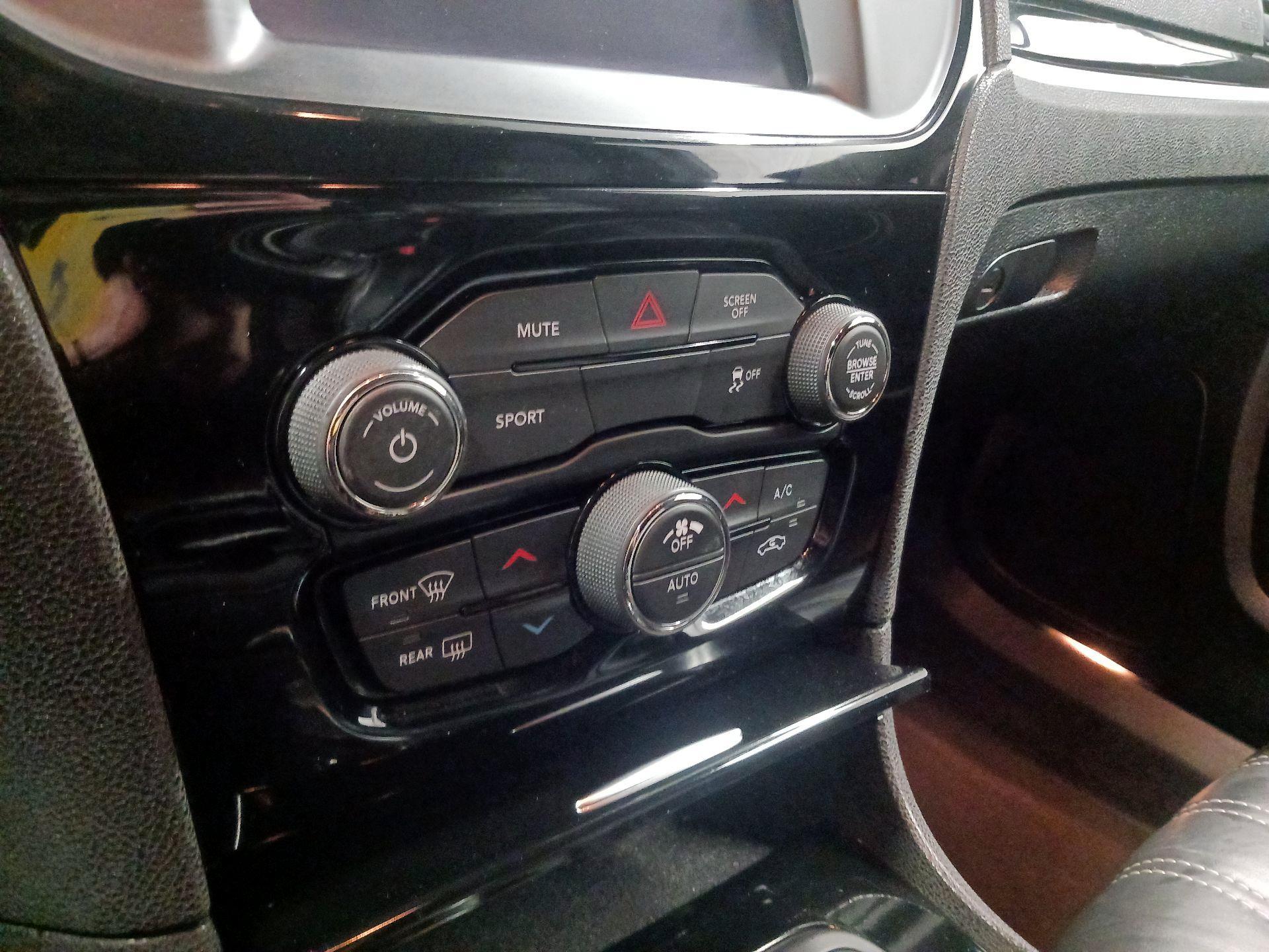 Thumbnail: 2018 Chrysler 300 - 14