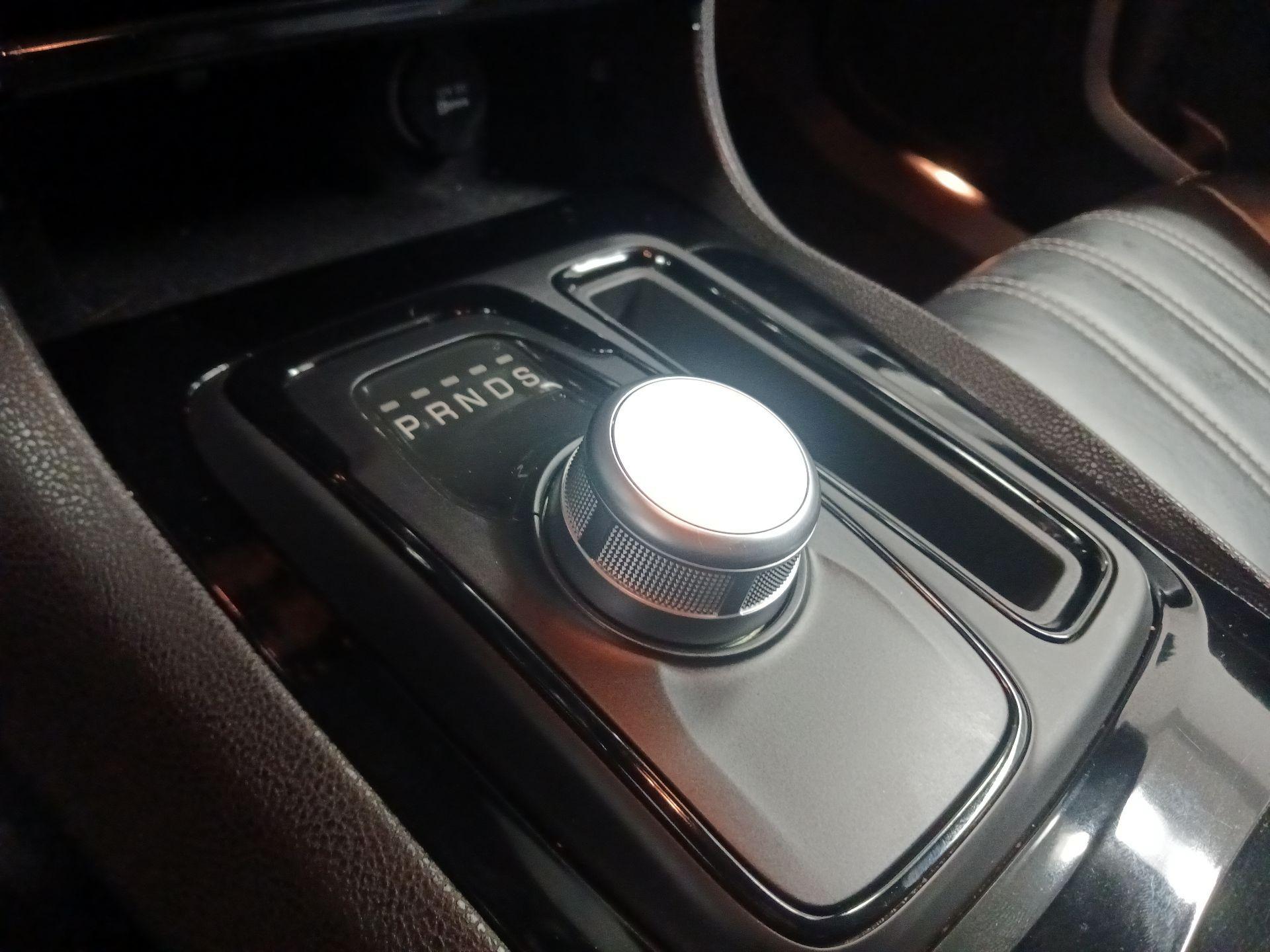 Thumbnail: 2018 Chrysler 300 - 15