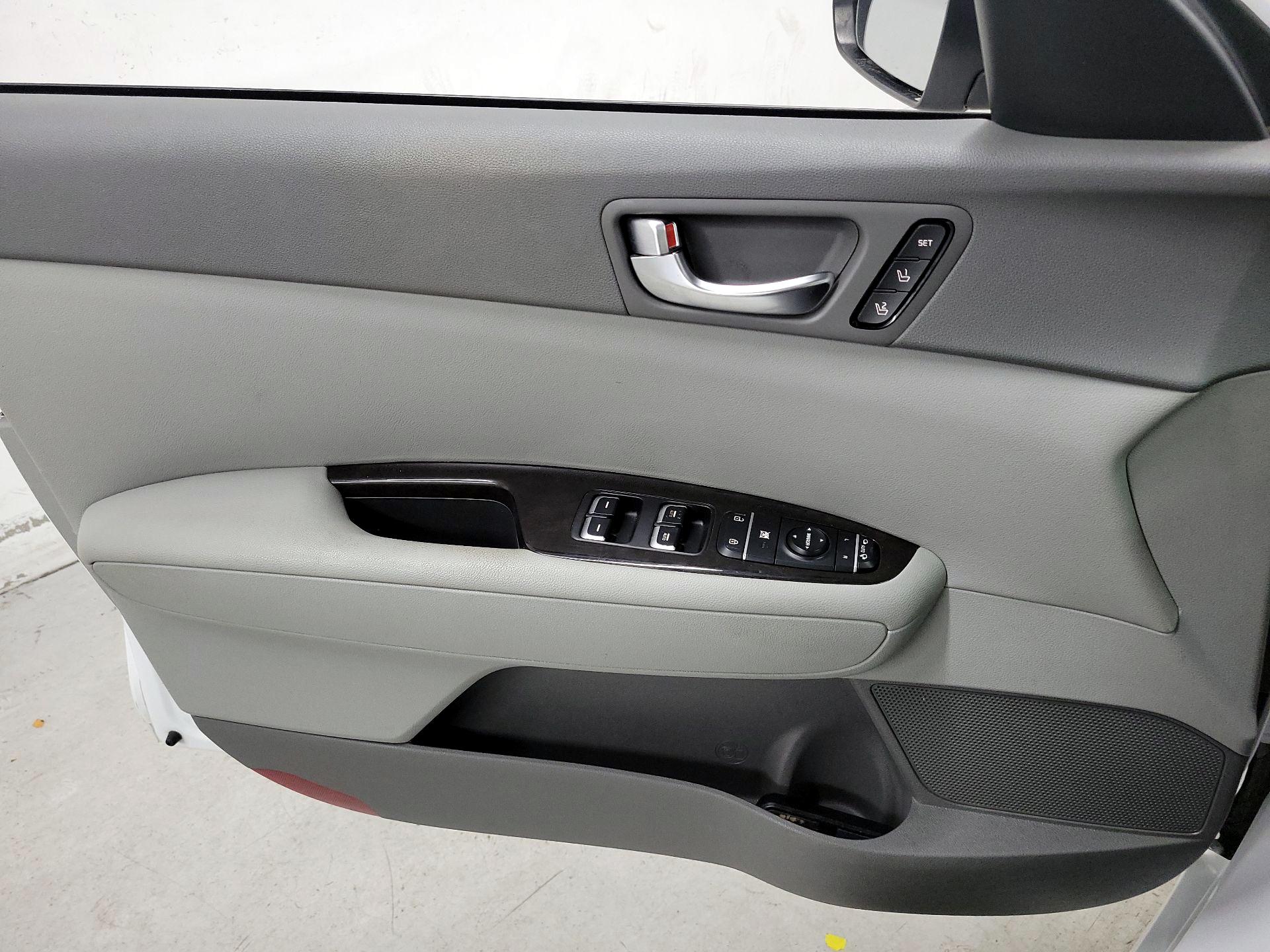 Thumbnail: 2016 Kia Optima - 10