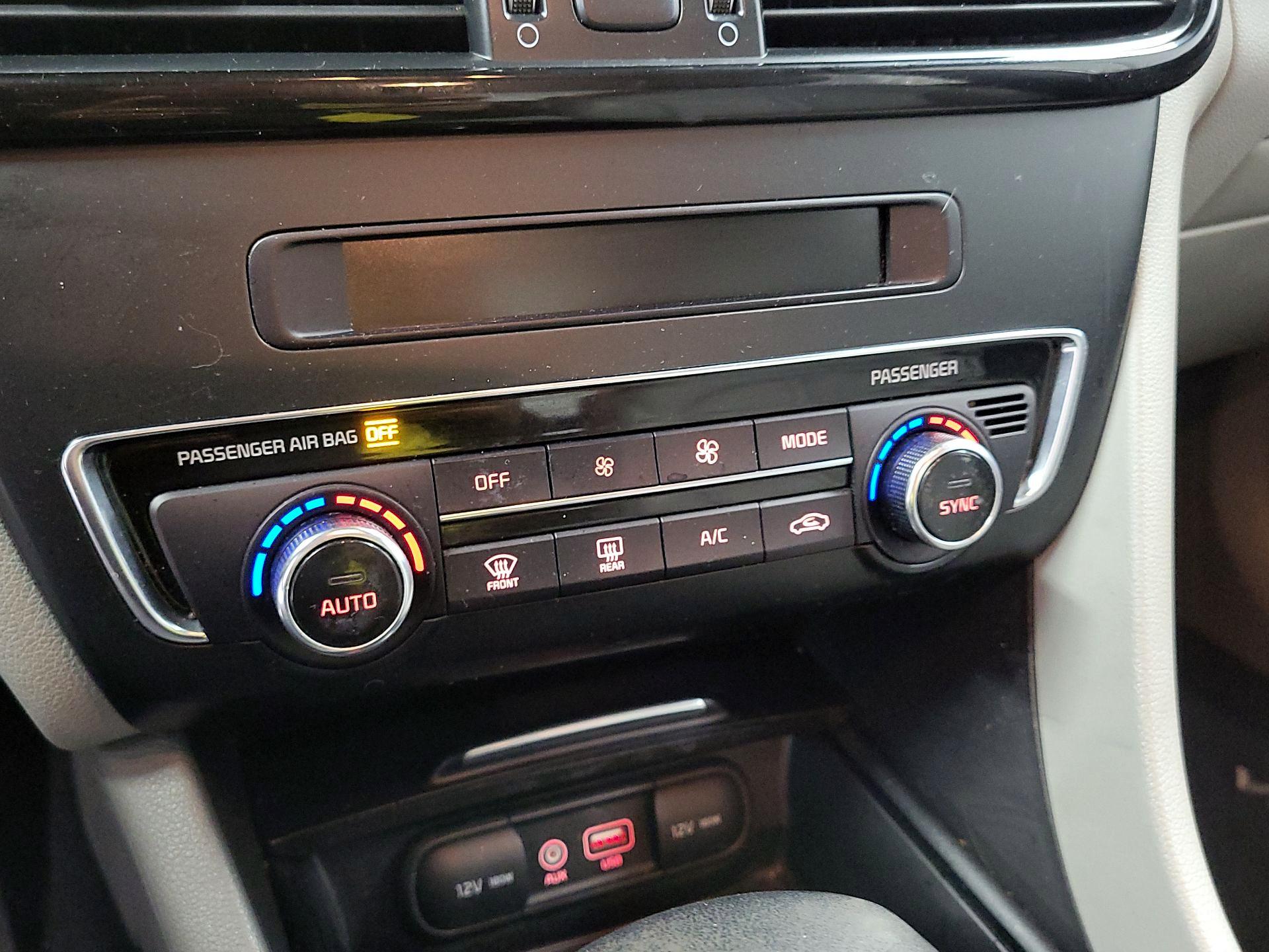 Thumbnail: 2016 Kia Optima - 13