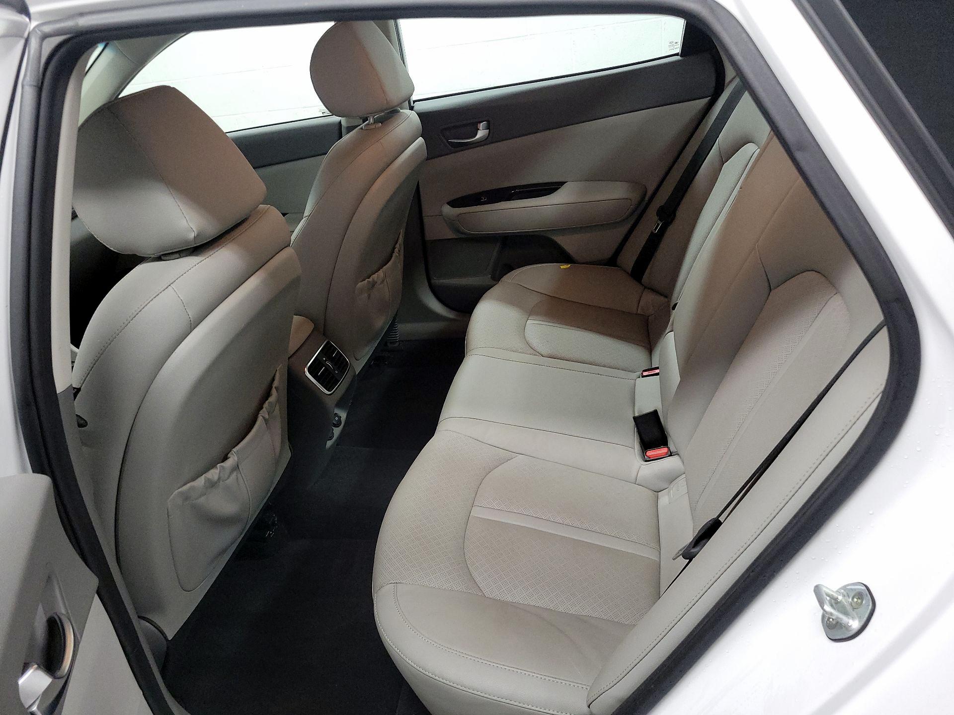 Thumbnail: 2016 Kia Optima - 15