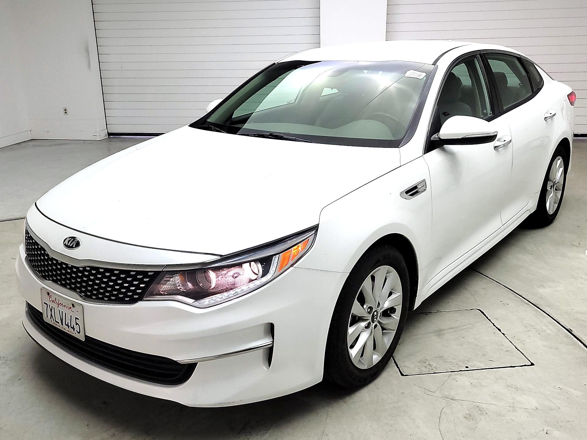 Thumbnail: 2016 Kia Optima - 3