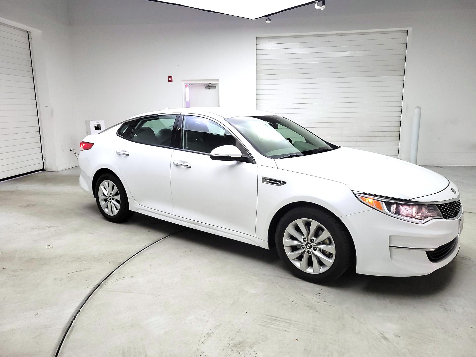 Thumbnail: 2016 Kia Optima - 4