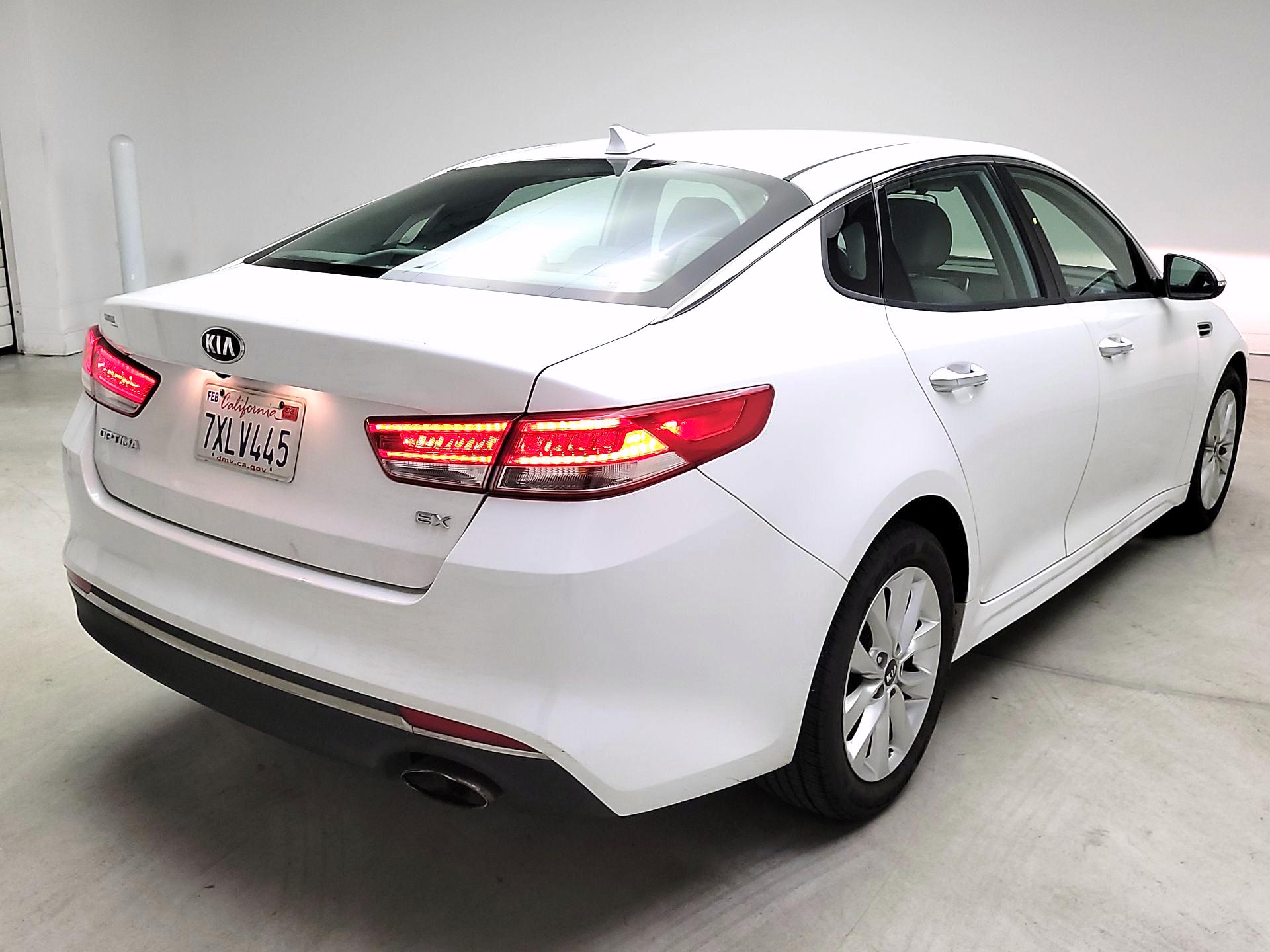 Thumbnail: 2016 Kia Optima - 5