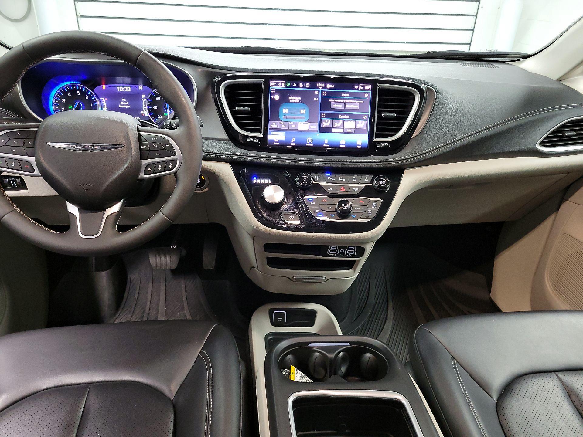 Thumbnail: 2023 Chrysler Pacifica - 9