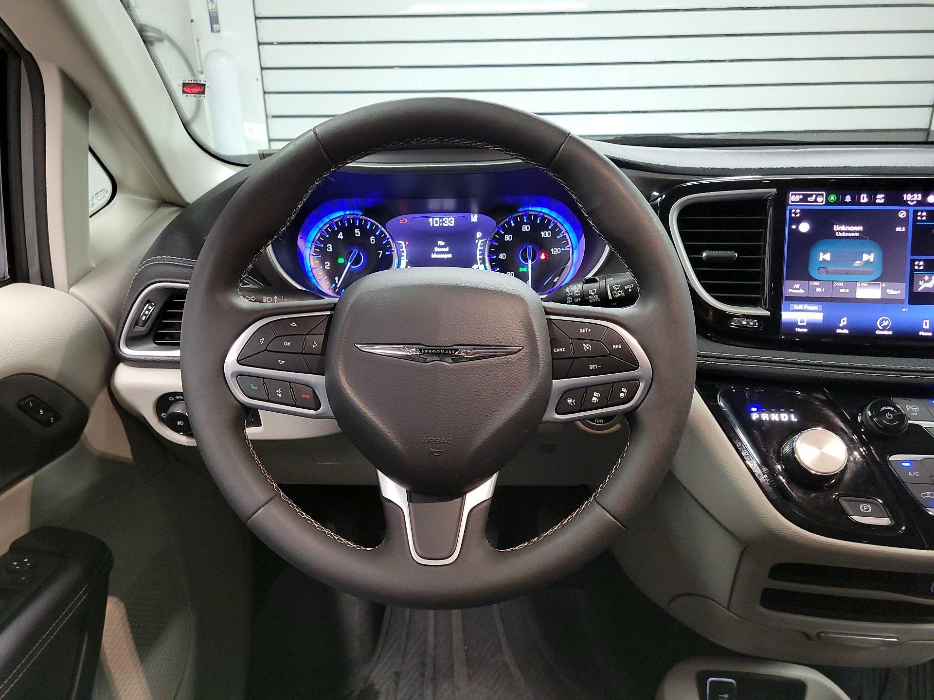 Thumbnail: 2023 Chrysler Pacifica - 10