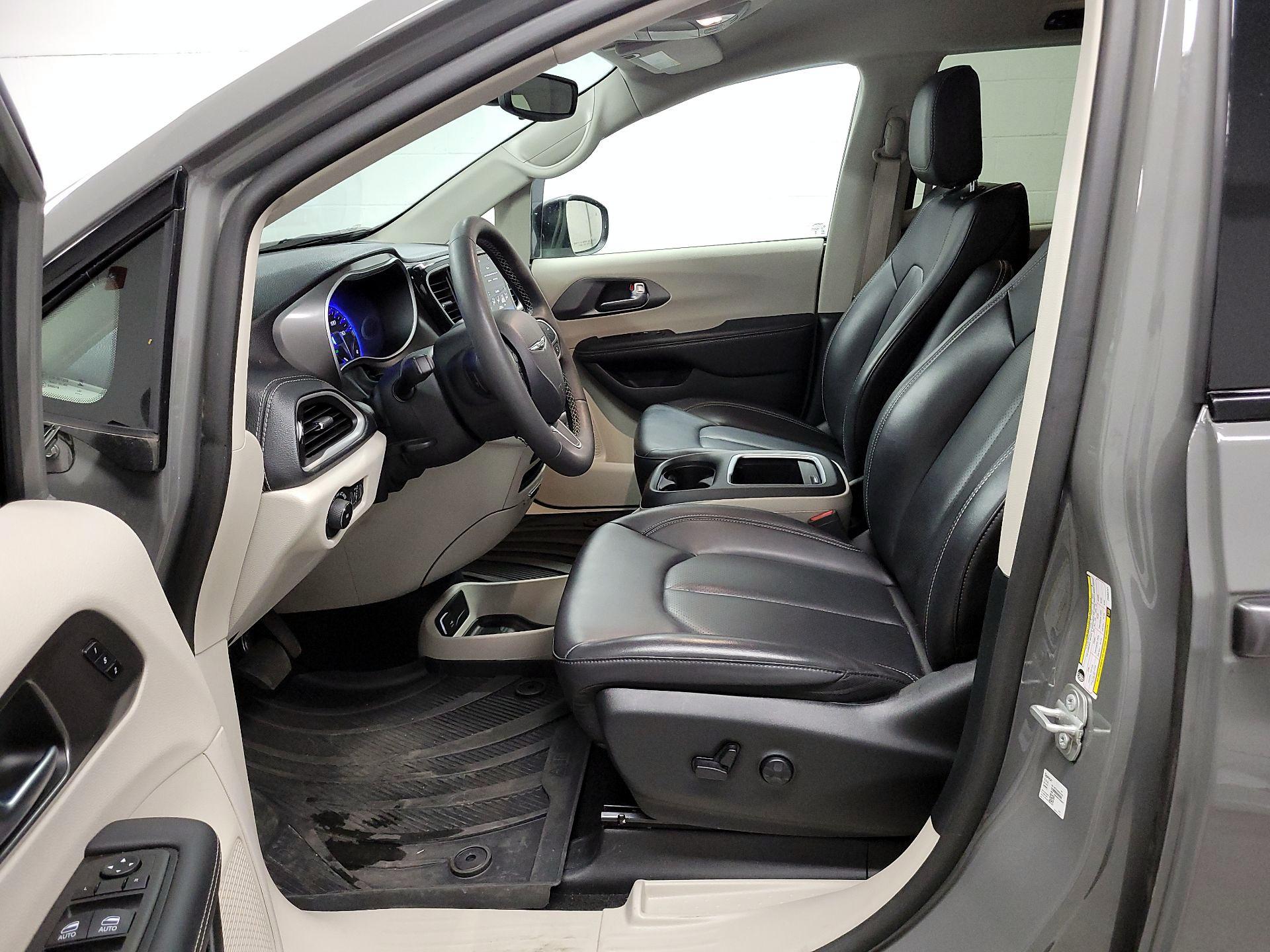 Thumbnail: 2023 Chrysler Pacifica - 11