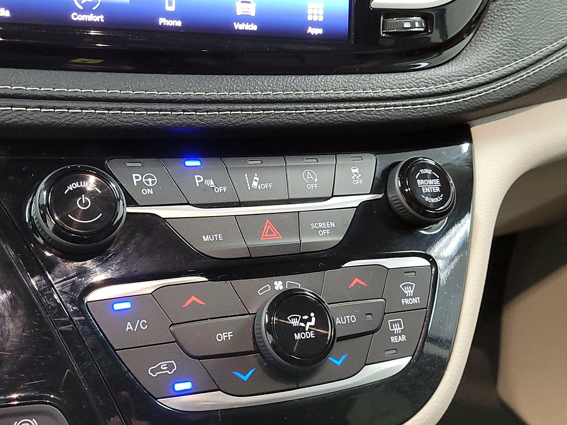 Thumbnail: 2023 Chrysler Pacifica - 16