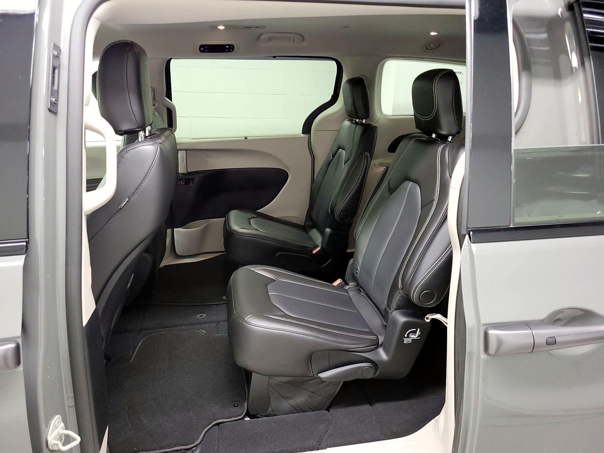 Thumbnail: 2023 Chrysler Pacifica - 19