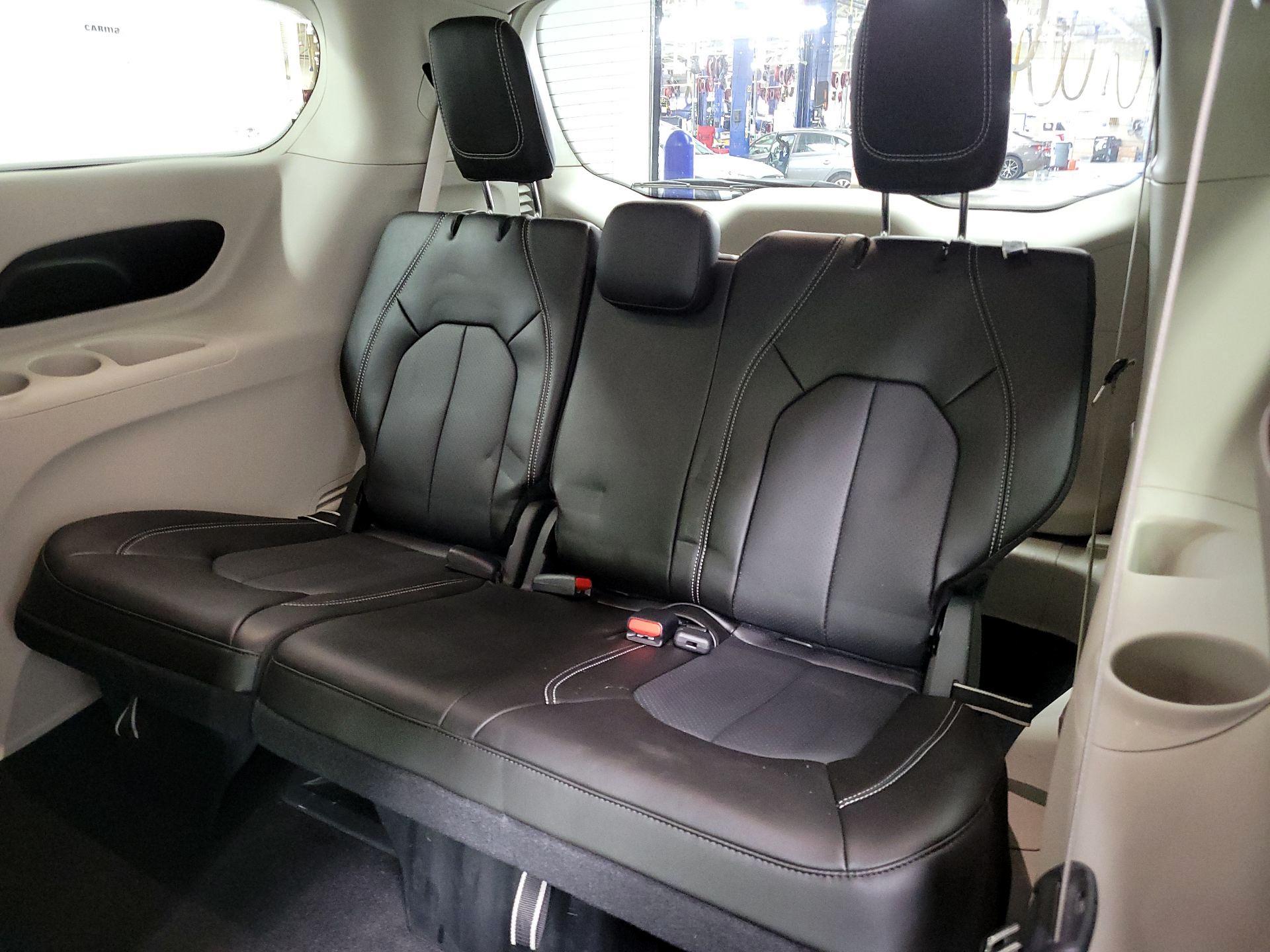 Thumbnail: 2023 Chrysler Pacifica - 20