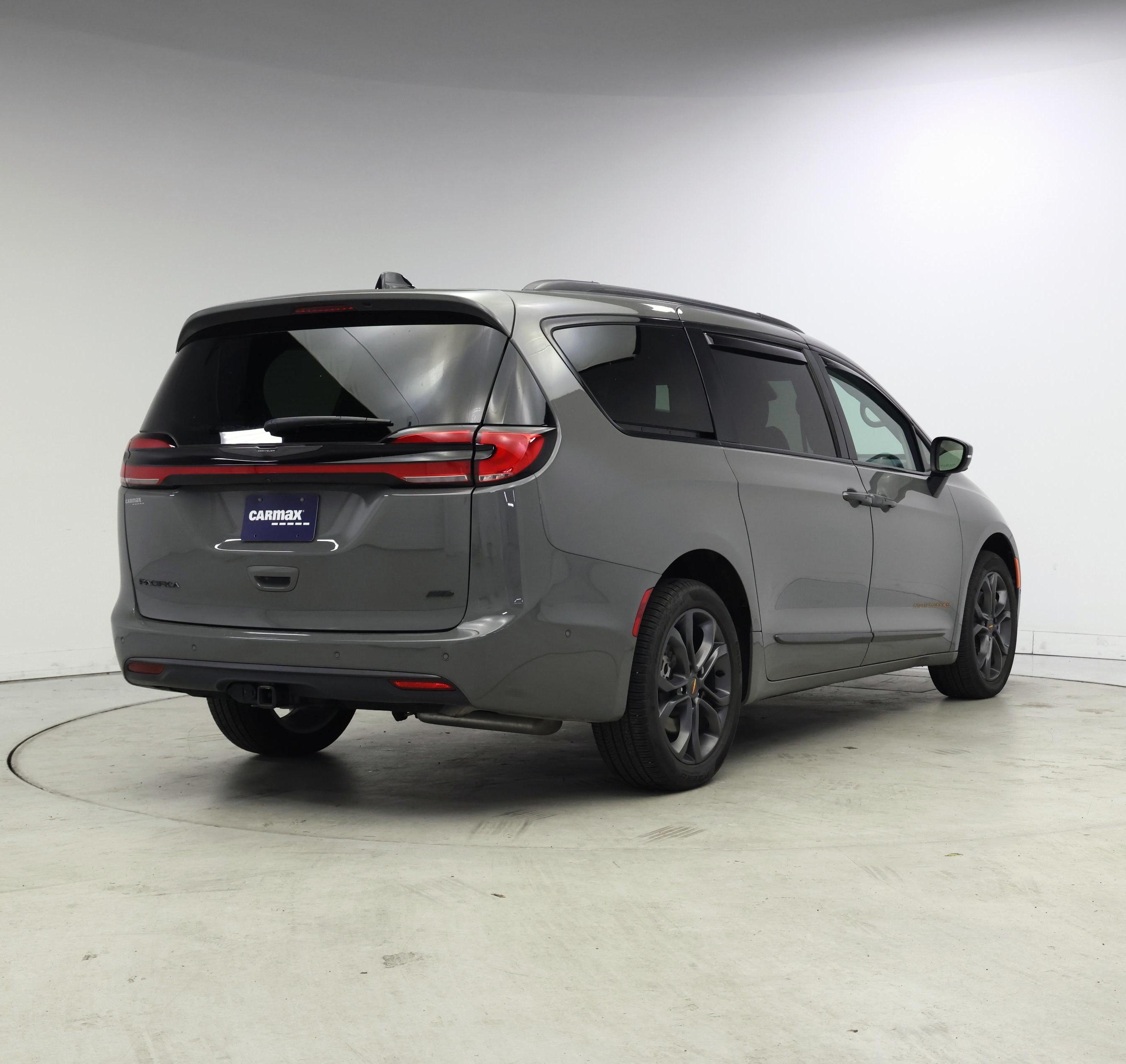 Thumbnail: 2023 Chrysler Pacifica - 8