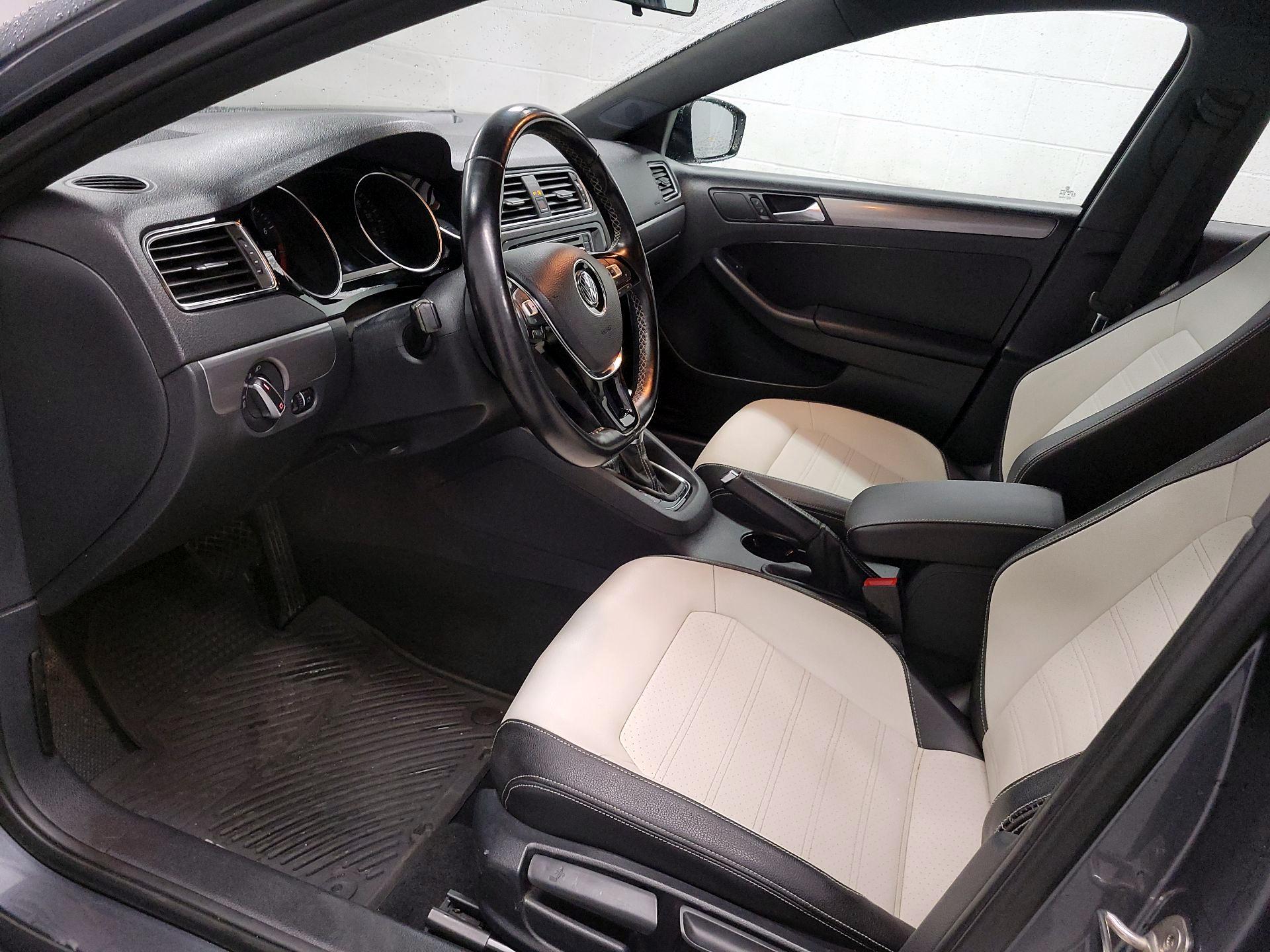 Thumbnail: 2016 Volkswagen Jetta - 9