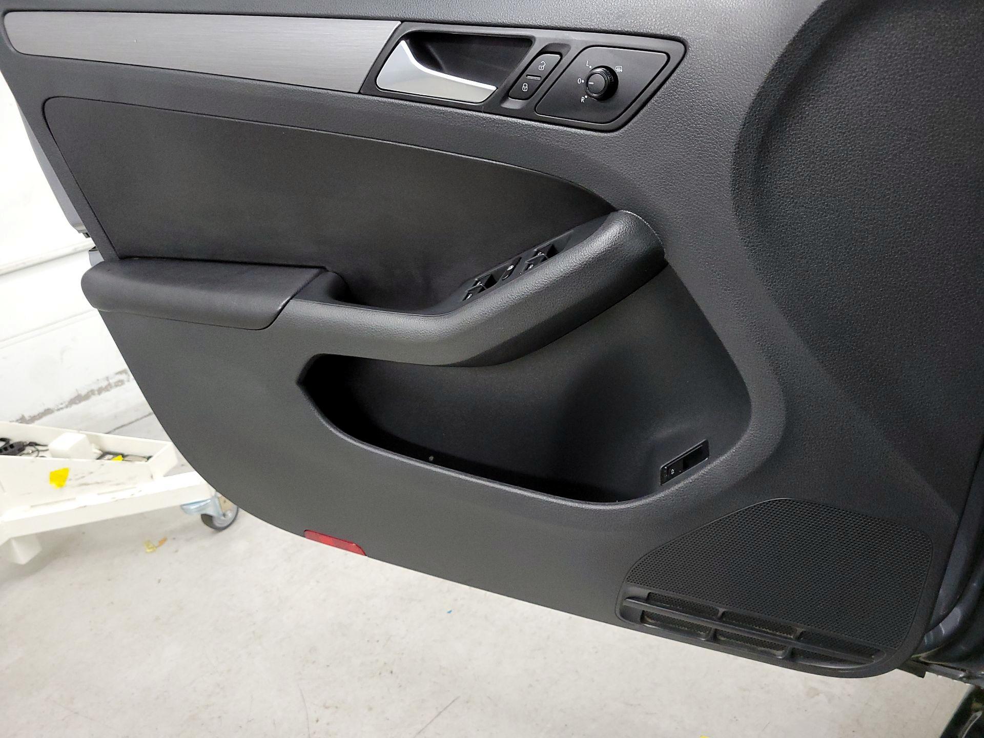 Thumbnail: 2016 Volkswagen Jetta - 10